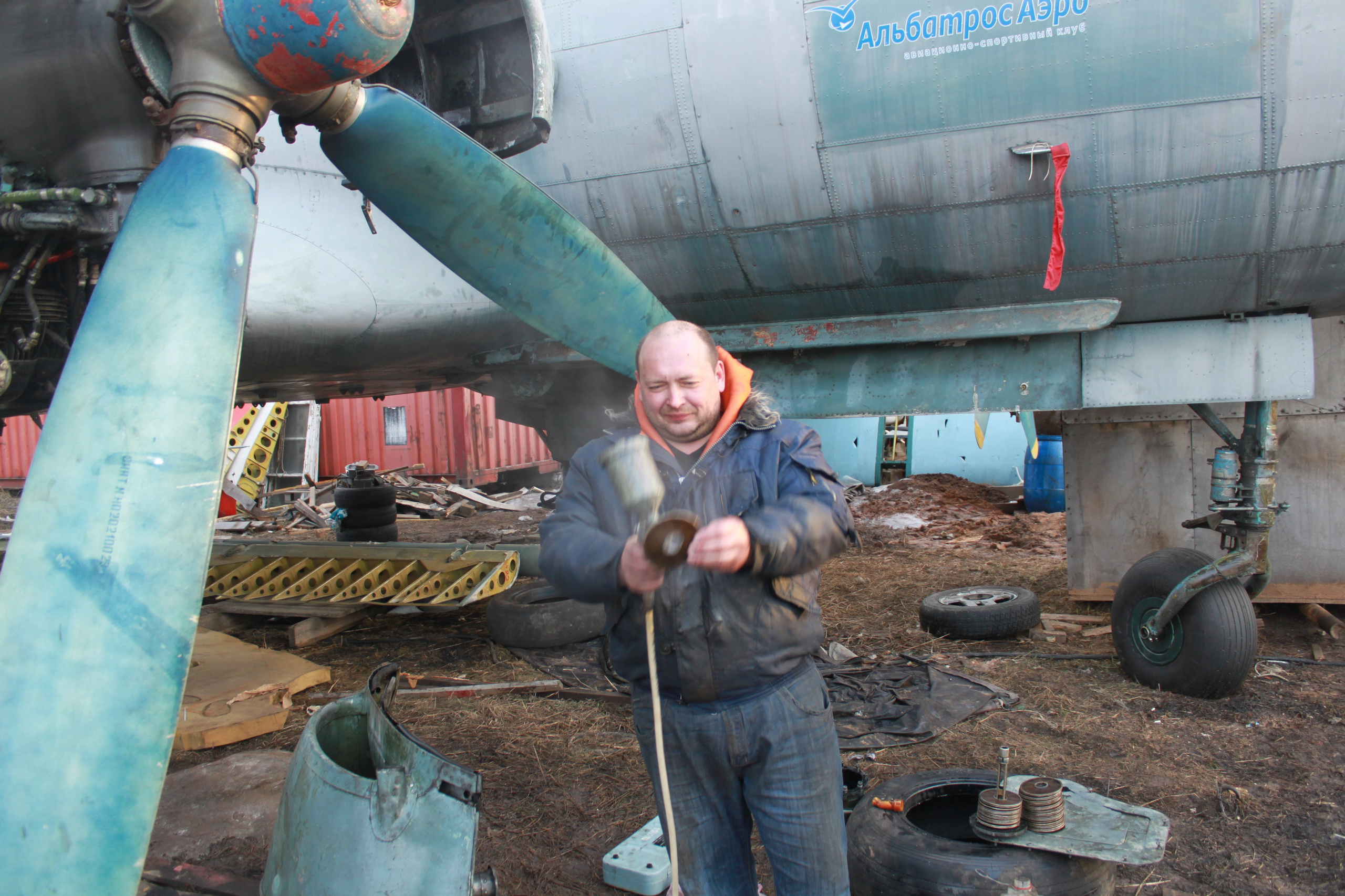 Ил-14Т «Голубая Мечта» работы в Тушино (2011 г.). Фотоальбом показывающий увлекательный мир авиации и мир медведей Андрея Иванова