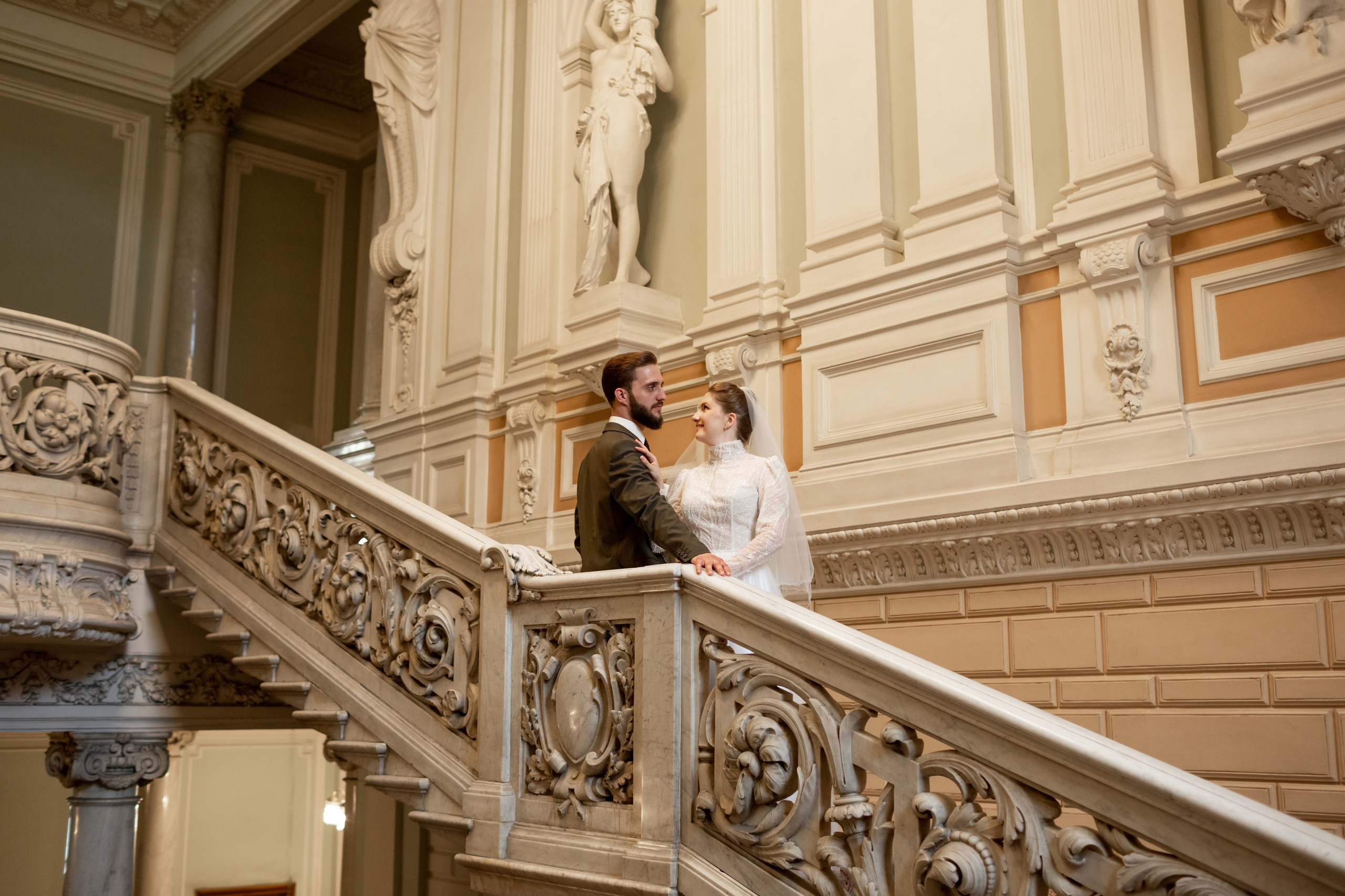 Свадебная фотопрогулка в Петербурге. Свадебный фотограф Кирилл Белый