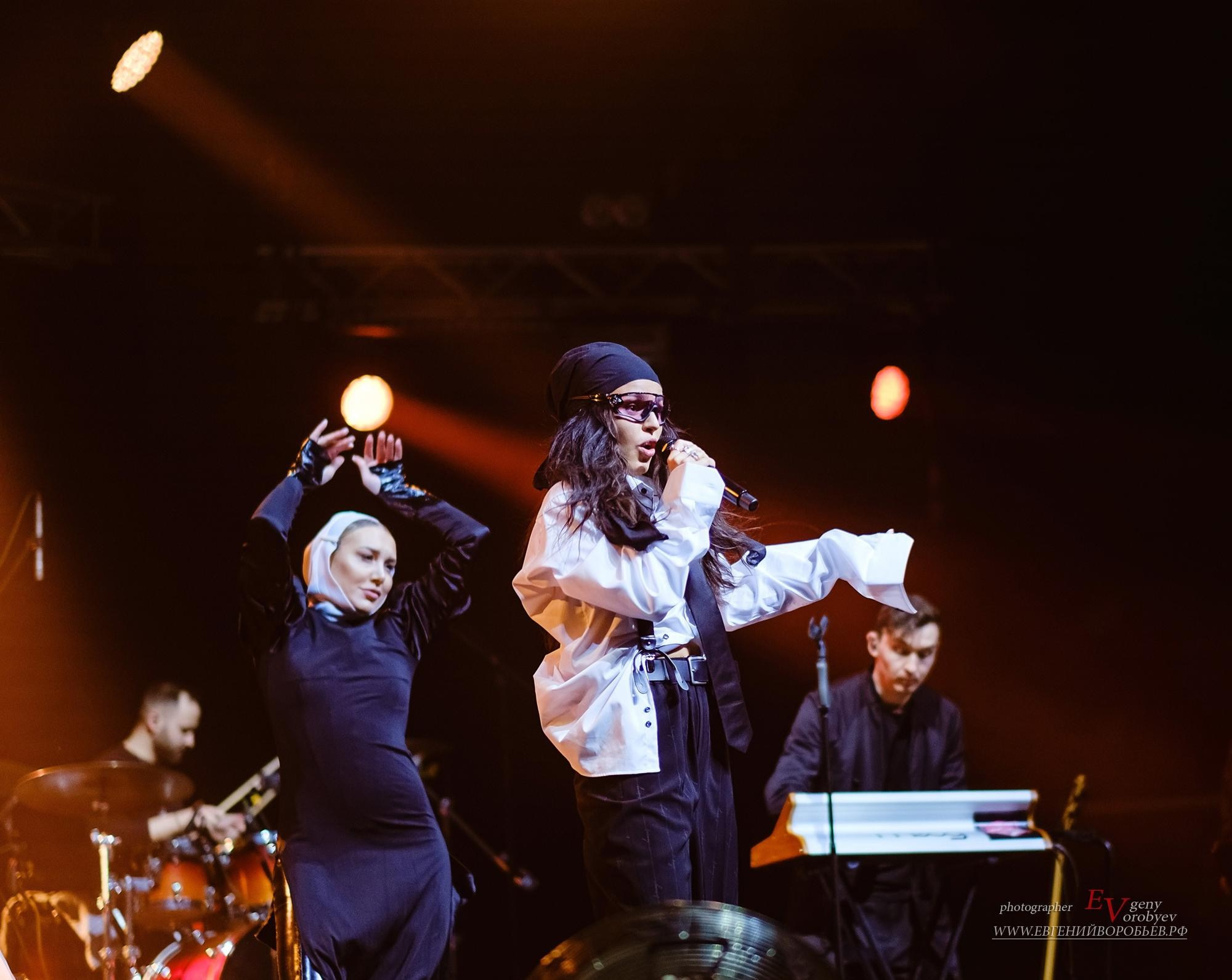 Концерт певицы зиверт в Красноярске фото репортаж артистка шоу фоторепортаж репортажный фотограф фотосъёмка заказать цена стоимость пример