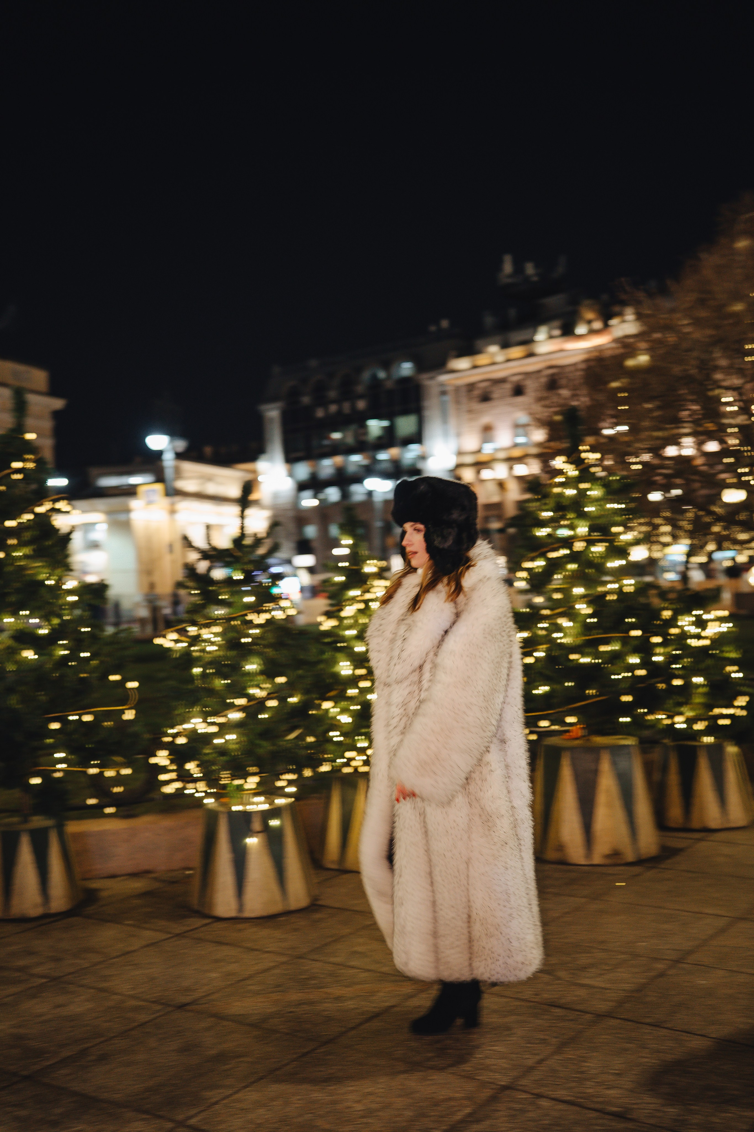 ПРОГУЛКА НА МАНЕЖНОЙ ПЛОЩАДИ ДЛЯ ДЕВУШКИ ПЕРЕД НОВЫМ ГОДОМ (НОВОГОДНЯЯ ФОТОСЕССИИЯ НА МАНЕЖНОЙ ПЛОЩАДИ). Профессиональный фотограф, Санкт-Петербург — Виктория Богомолова