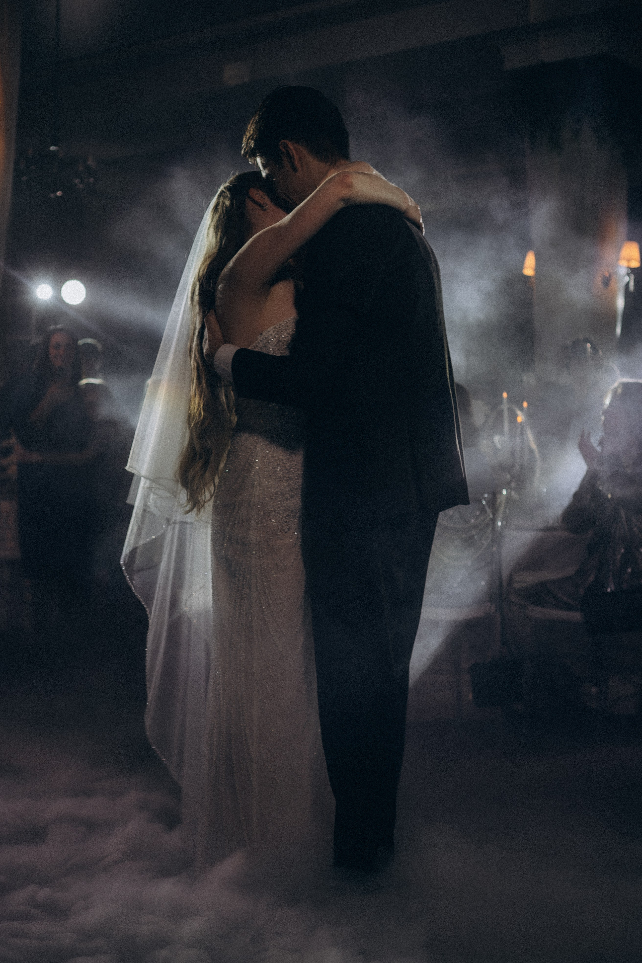 ПЕРВЫЙ ТАНЕЦ МОЛОДЫХ НА БАНКЕТЕ. ТРОГАТЕЛЬНЫЙ МОМЕНТ (СНЯТО В СИБИРЕ В НИЖНЕВАРТОВСКЕ). Профессиональный фотограф, Санкт-Петербург — Виктория Богомолова