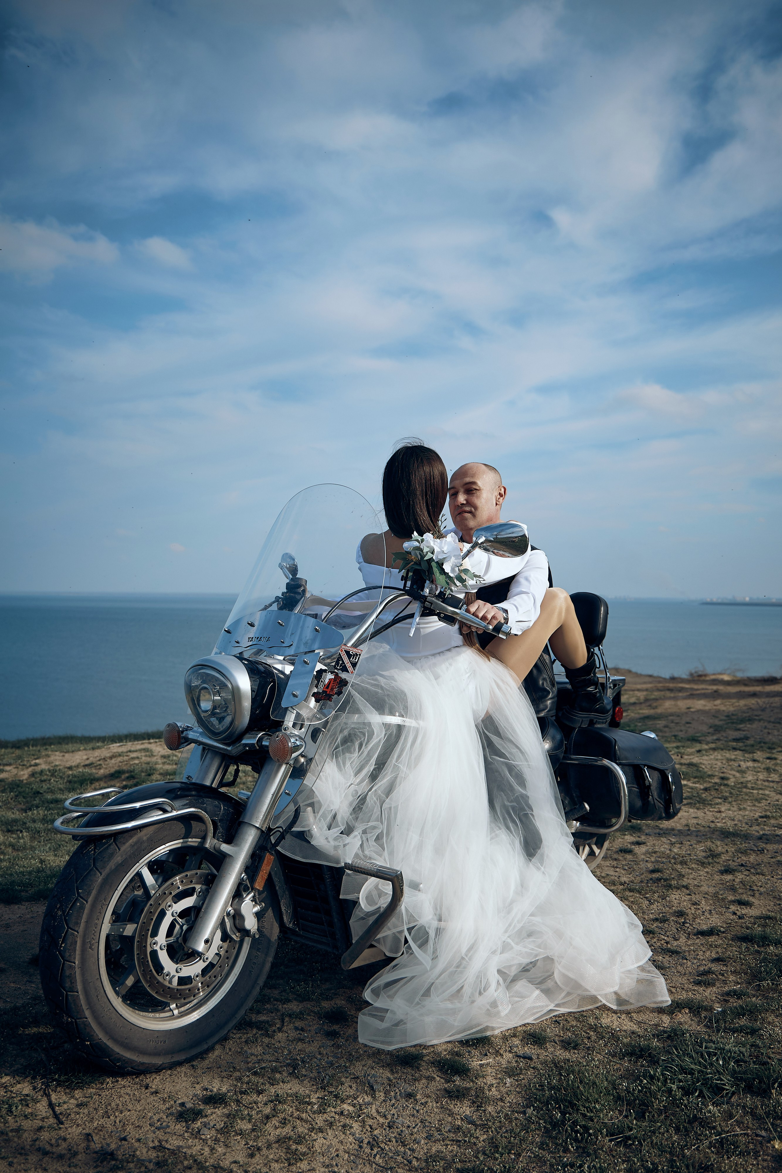 Фотосъемка в ЗАГСе, прогулка молодых, банкет