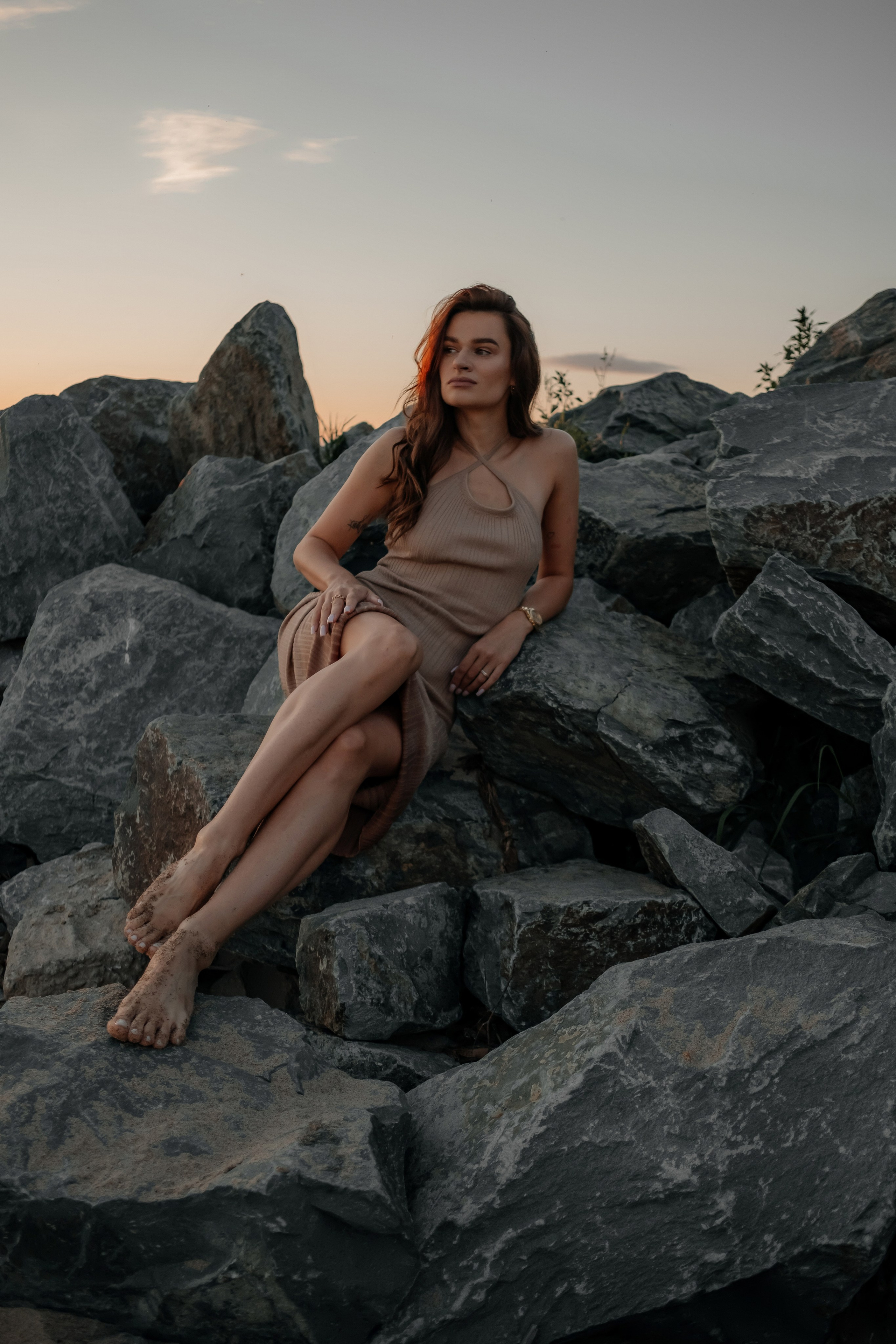 Катя с дочками на берегу. Фотограф в Новосибирске Диана Ильиных