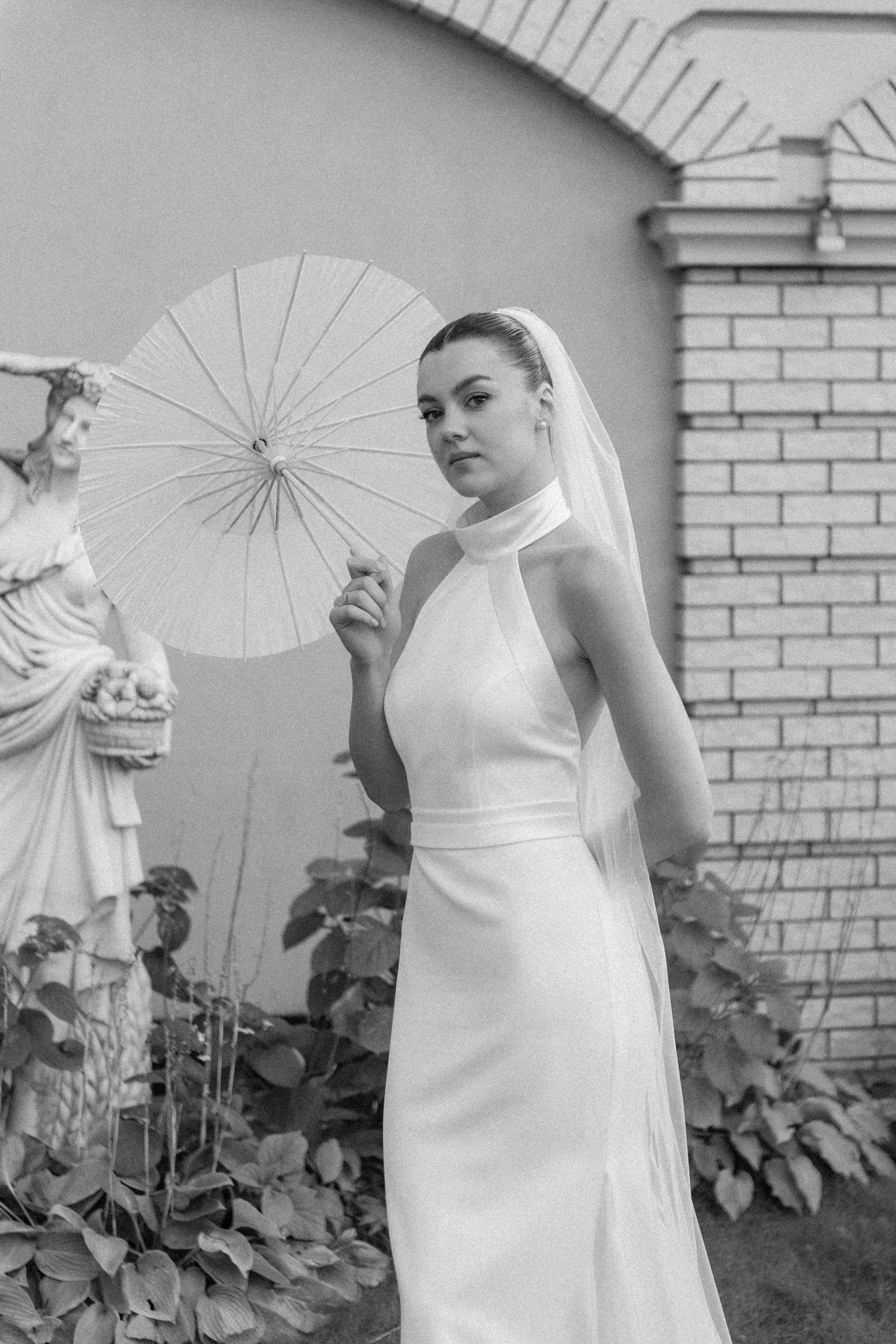 Wedding day in VERSAL PARK. Wedding PHOTOGRAPHER Andrew Vnukov