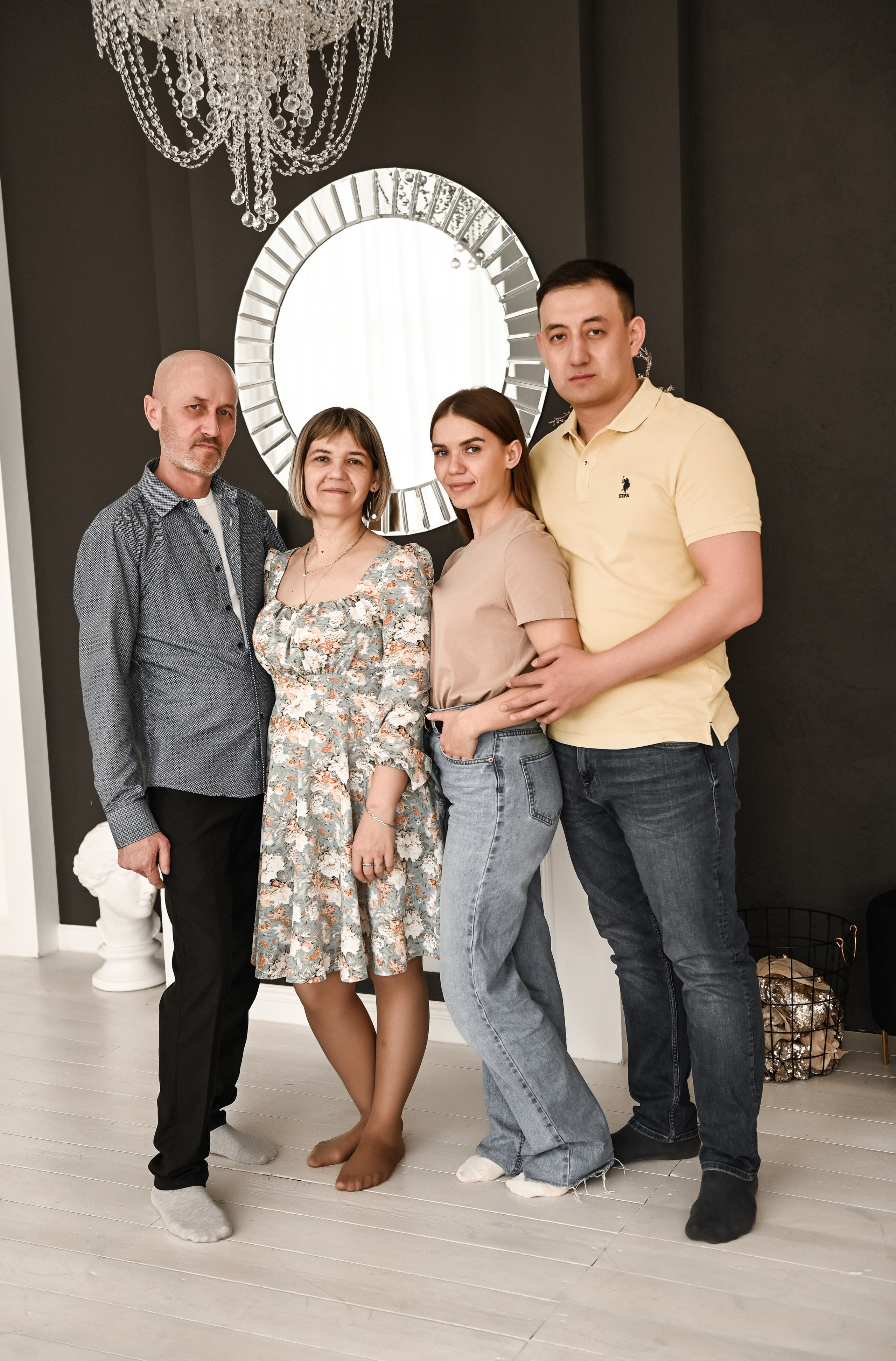 Семейная студийная  фотосессия 2. Свадебный, семейный, детский, контент фотограф в Омске Максим Ильин