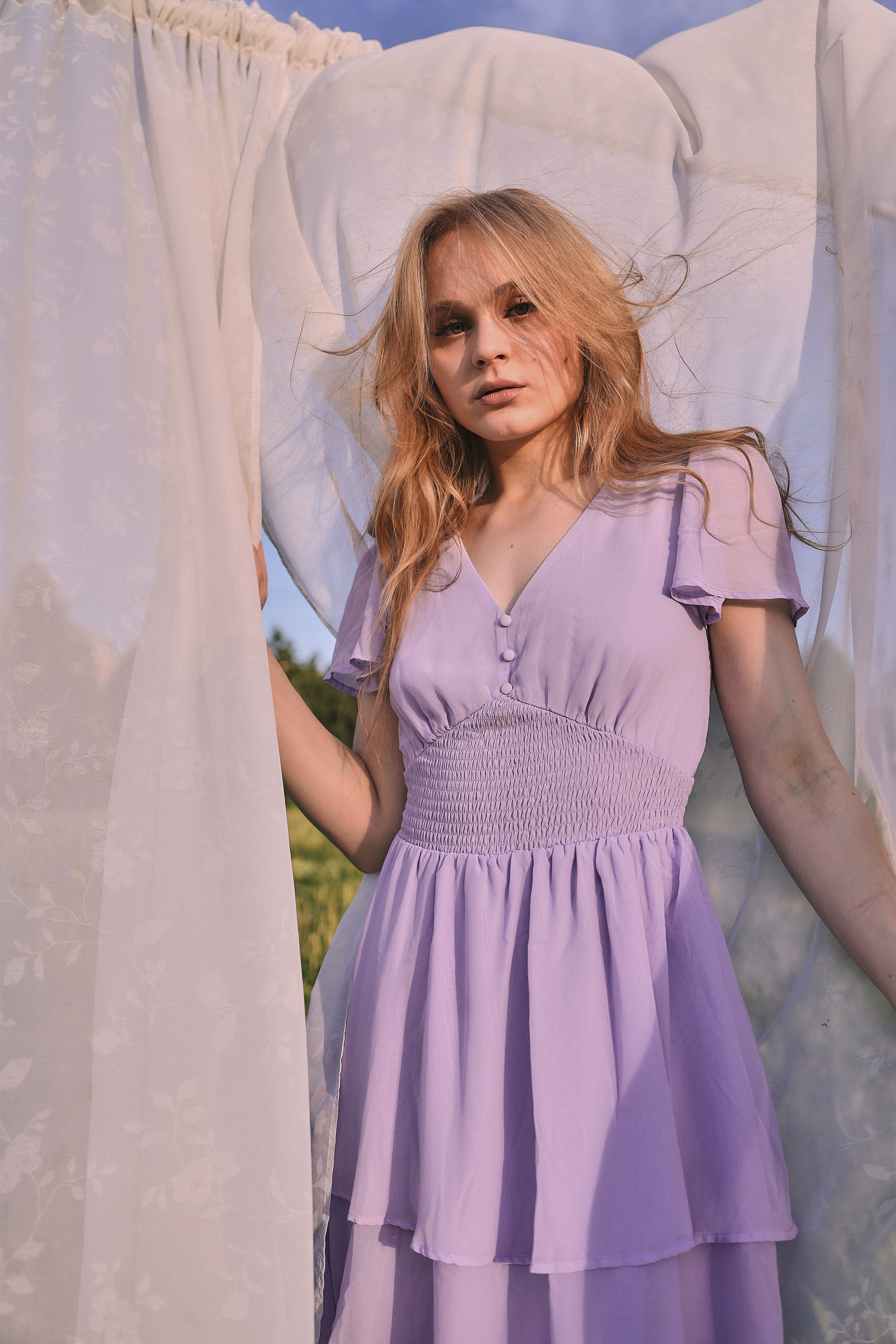 Съемка Кати в поле с тюлью. Фотограф Светлана Боровикова в Домодедове