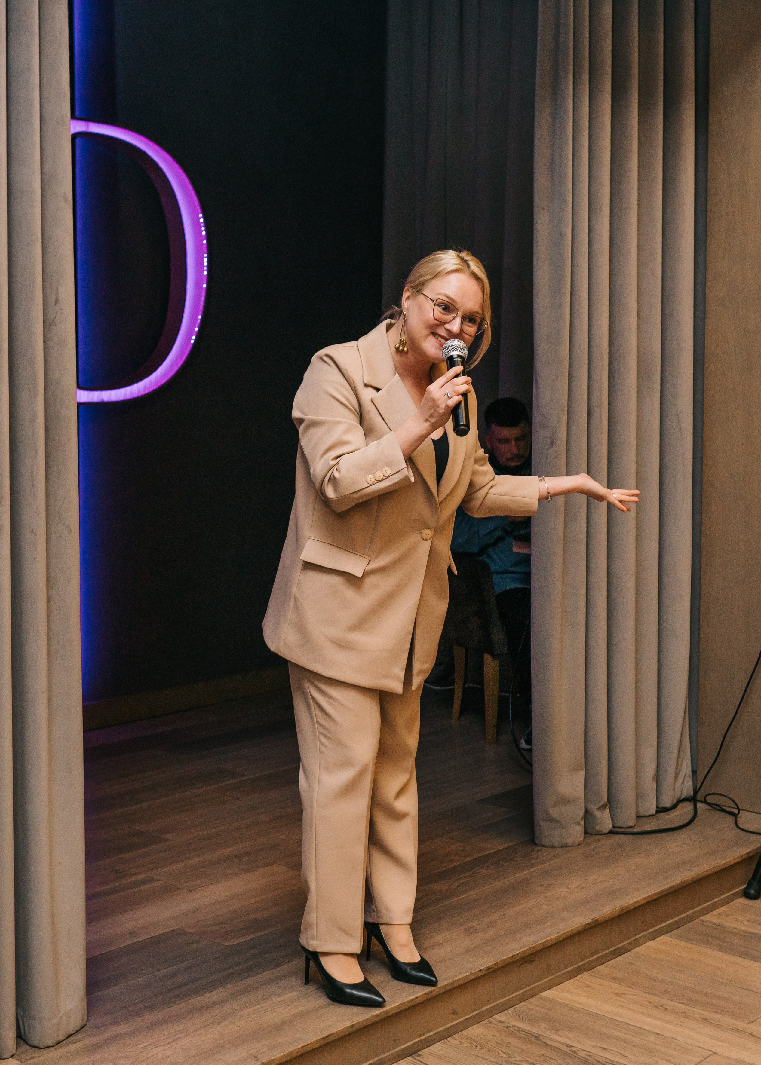 Бизнес-стендап. Женский фотограф в Москве Анастасия Сидорова