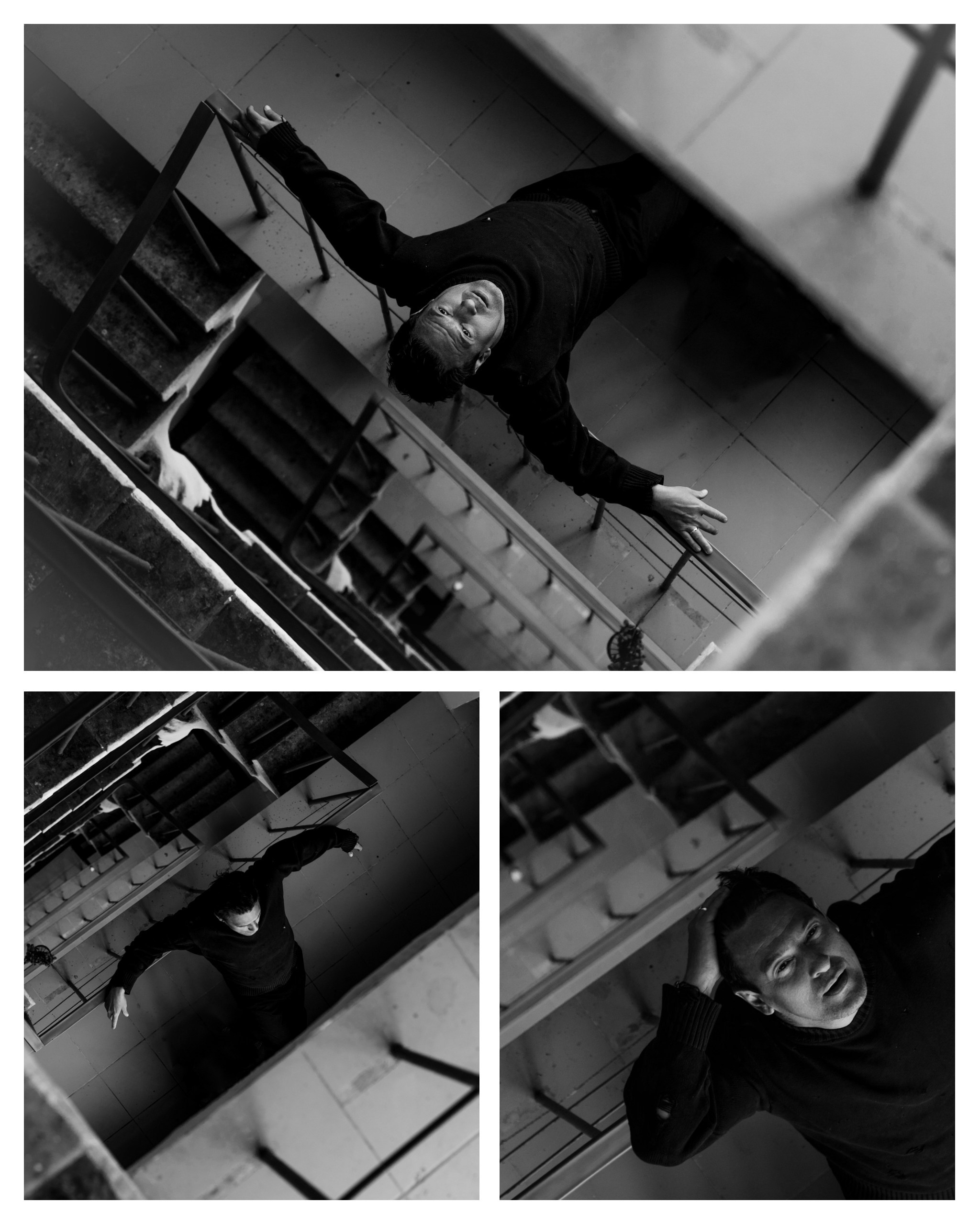 мужчина в красивом подъезде на красивой  лестнице