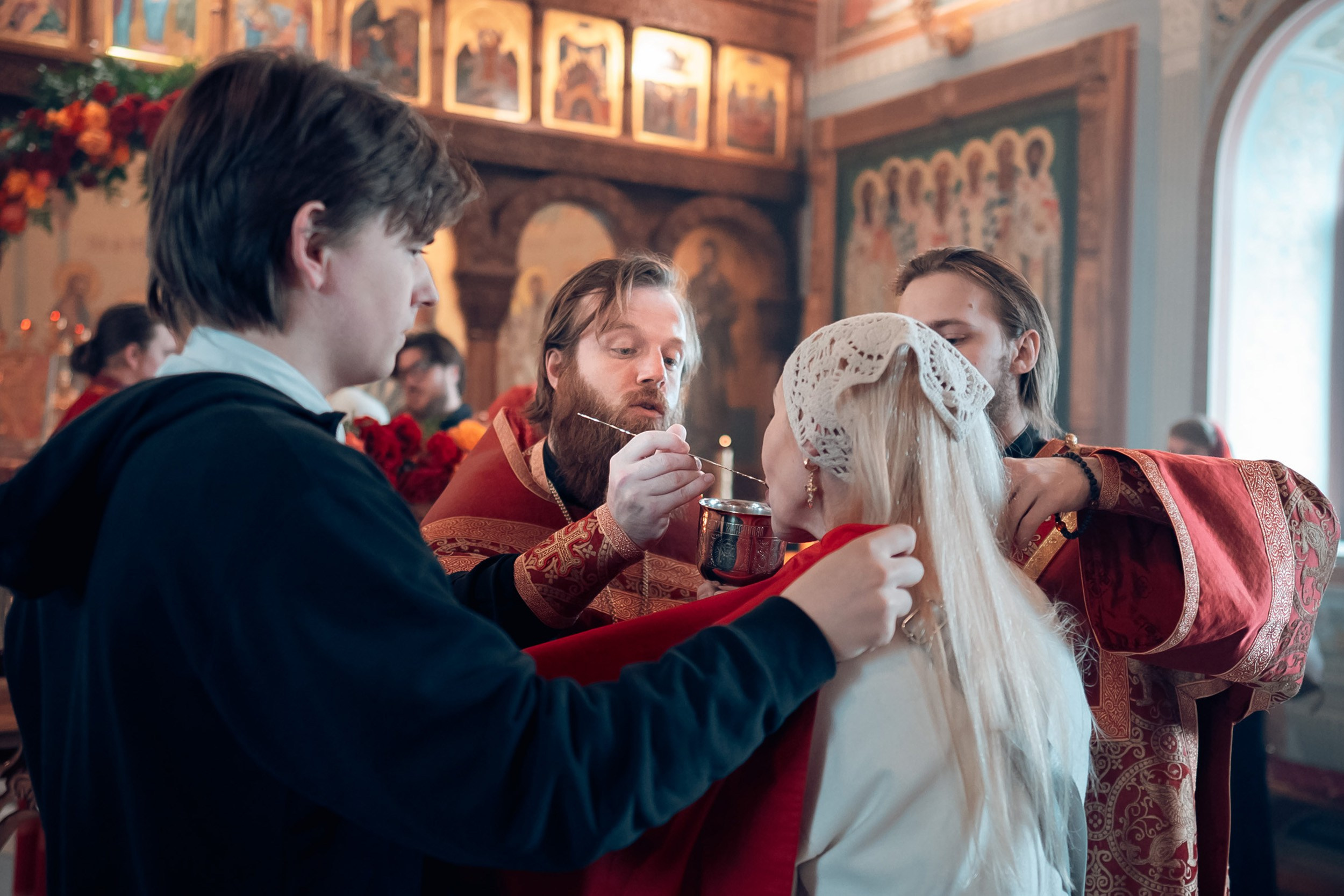 Пасхальный день христианки на Святой земле Крыма, Херсонес Севастополь. Церковный фотограф Севастополь