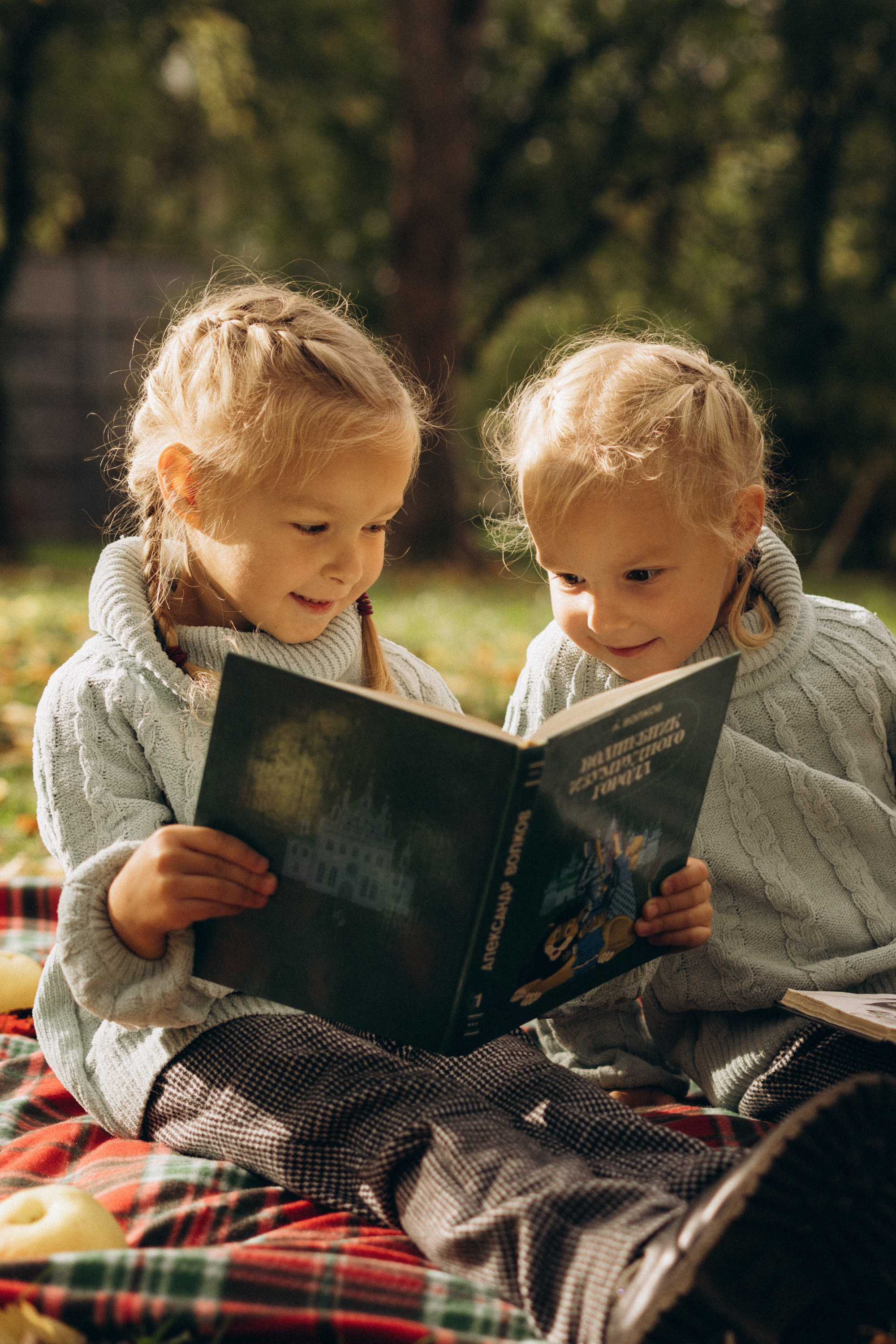 Семейная фотосессия детей с родителями в СПб на улице. Семейный и свадебный фотограф в Санкт-Петербурге Соколов| портреты, репортаж, коммерческая съемка