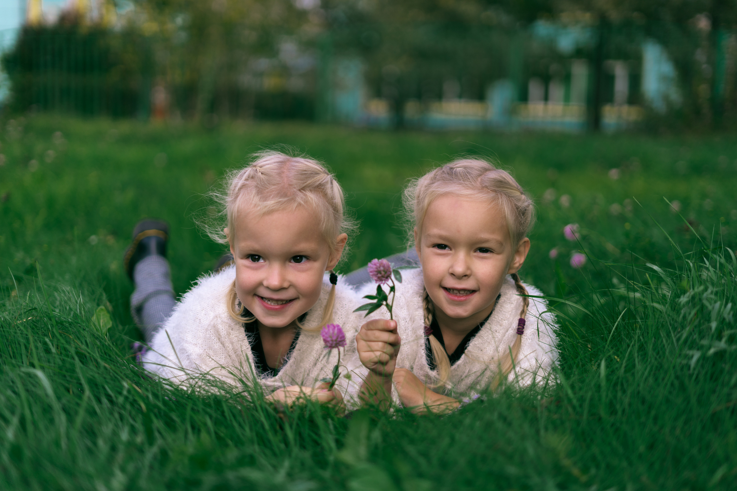 Семейная фотосессия детей с родителями в СПб на улице. Семейный и свадебный фотограф в Санкт-Петербурге Соколов| портреты, репортаж, коммерческая съемка