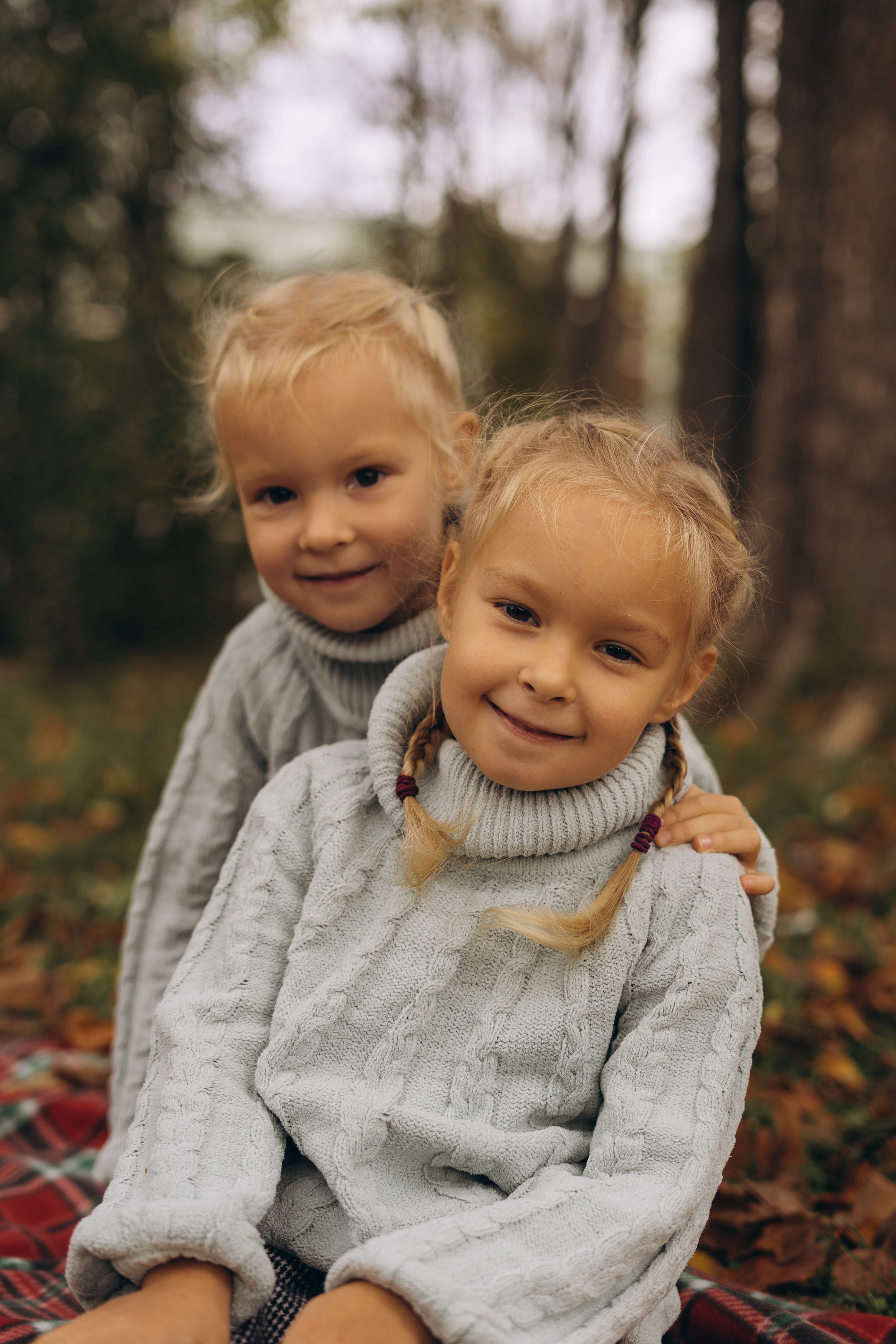 Семейная фотосессия детей с родителями в СПб на улице. Семейный и свадебный фотограф в Санкт-Петербурге Соколов| портреты, репортаж, коммерческая съемка