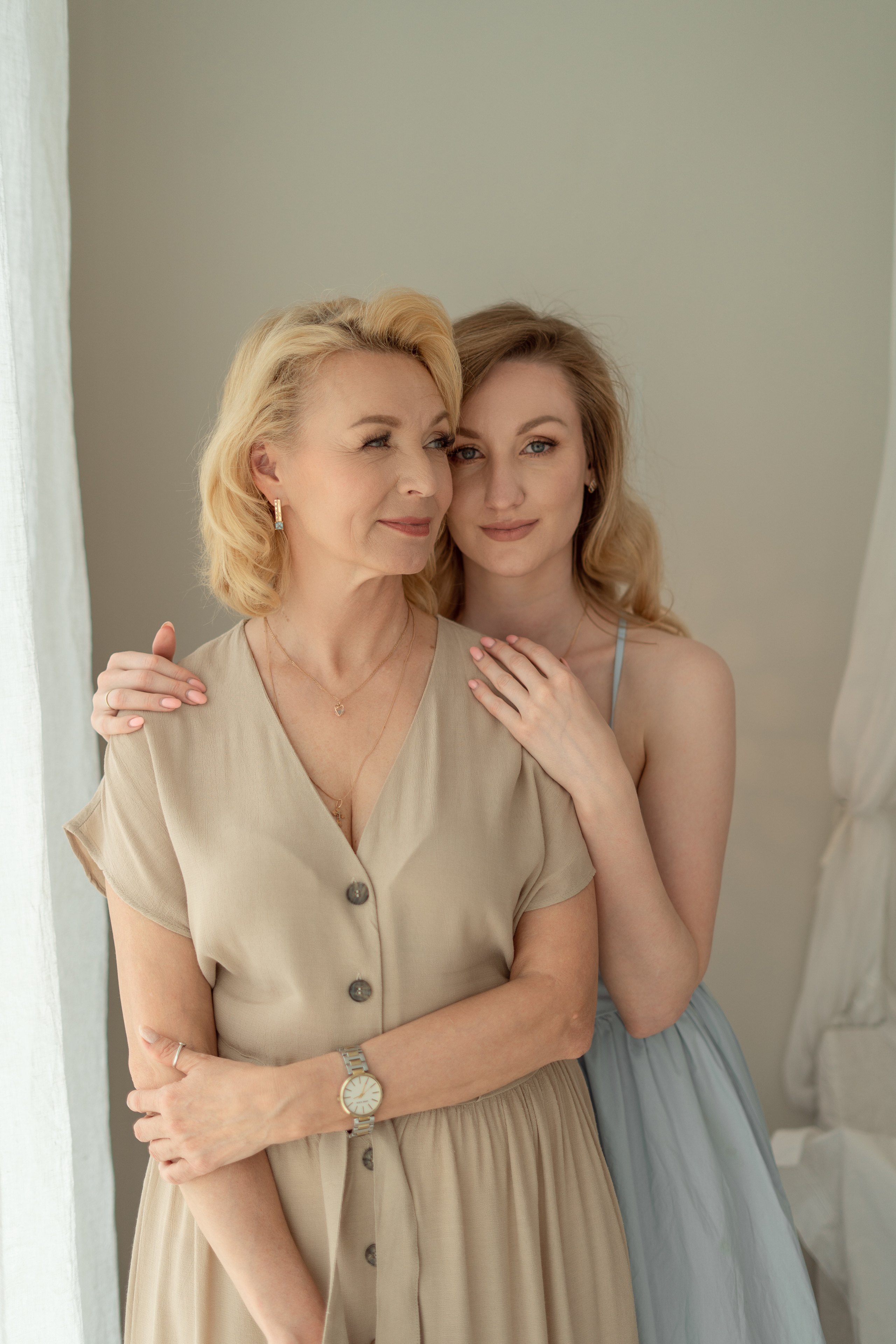 Семейная фотосессия мамы с детьми. Семейный и свадебный фотограф в Санкт-Петербурге Соколов| портреты, репортаж, коммерческая съемка