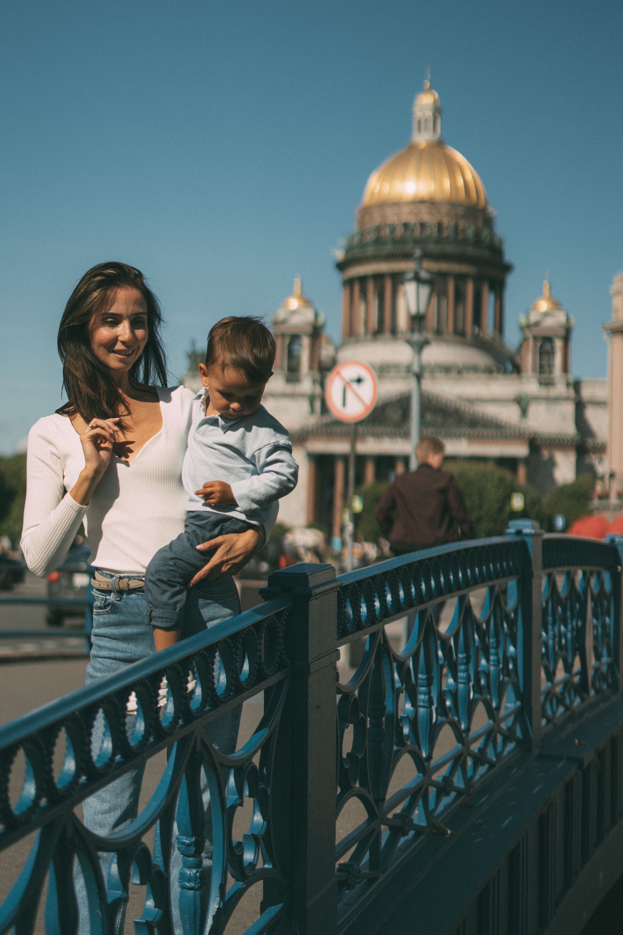 Семейная фотосессия в центре города в СПб. Семейный и свадебный фотограф в Санкт-Петербурге Соколов| портреты, репортаж, коммерческая съемка