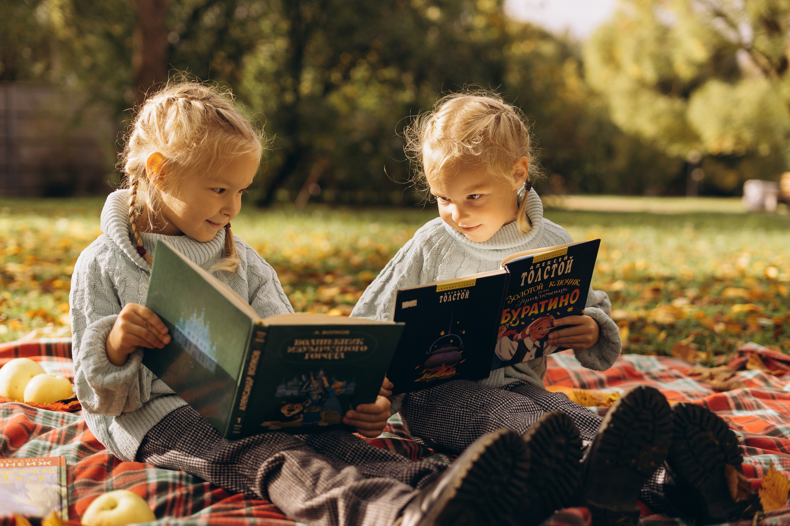 Семейная фотосессия детей с родителями в СПб на улице. Семейный и свадебный фотограф в Санкт-Петербурге Соколов| портреты, репортаж, коммерческая съемка