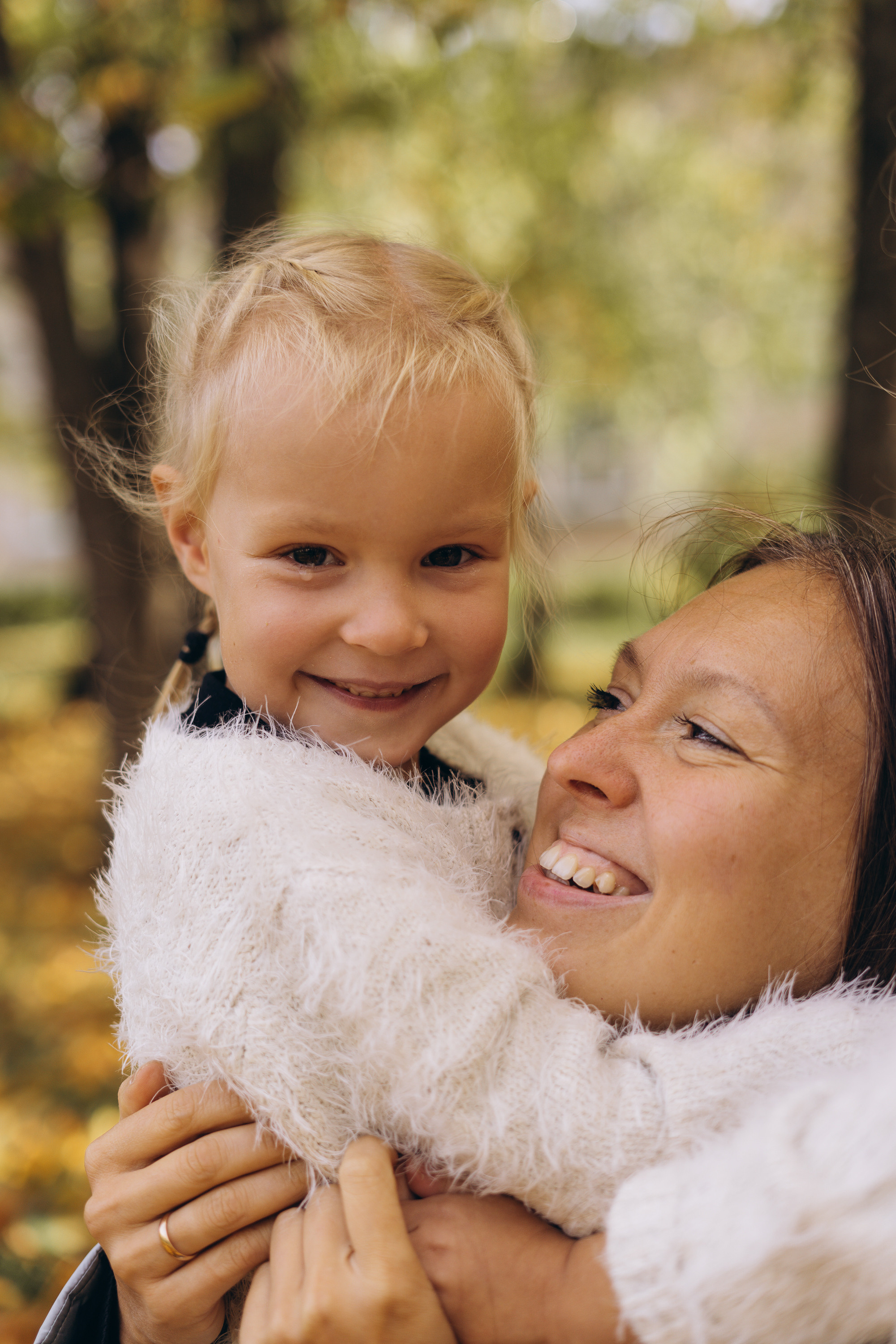 Семейная фотосессия детей с родителями в СПб на улице. Семейный и свадебный фотограф в Санкт-Петербурге Соколов| портреты, репортаж, коммерческая съемка