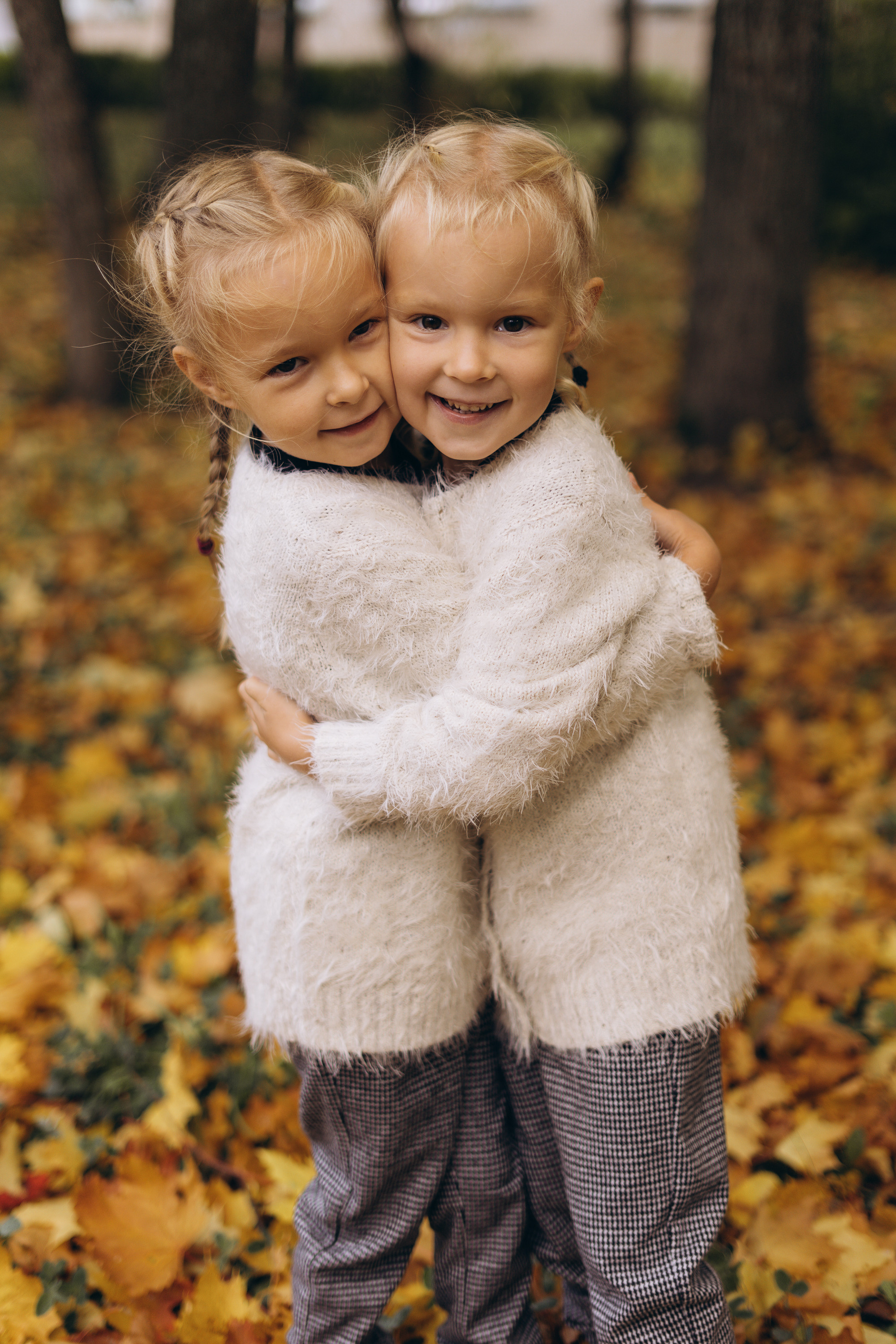 Семейная фотосессия детей с родителями в СПб на улице. Семейный и свадебный фотограф в Санкт-Петербурге Соколов| портреты, репортаж, коммерческая съемка