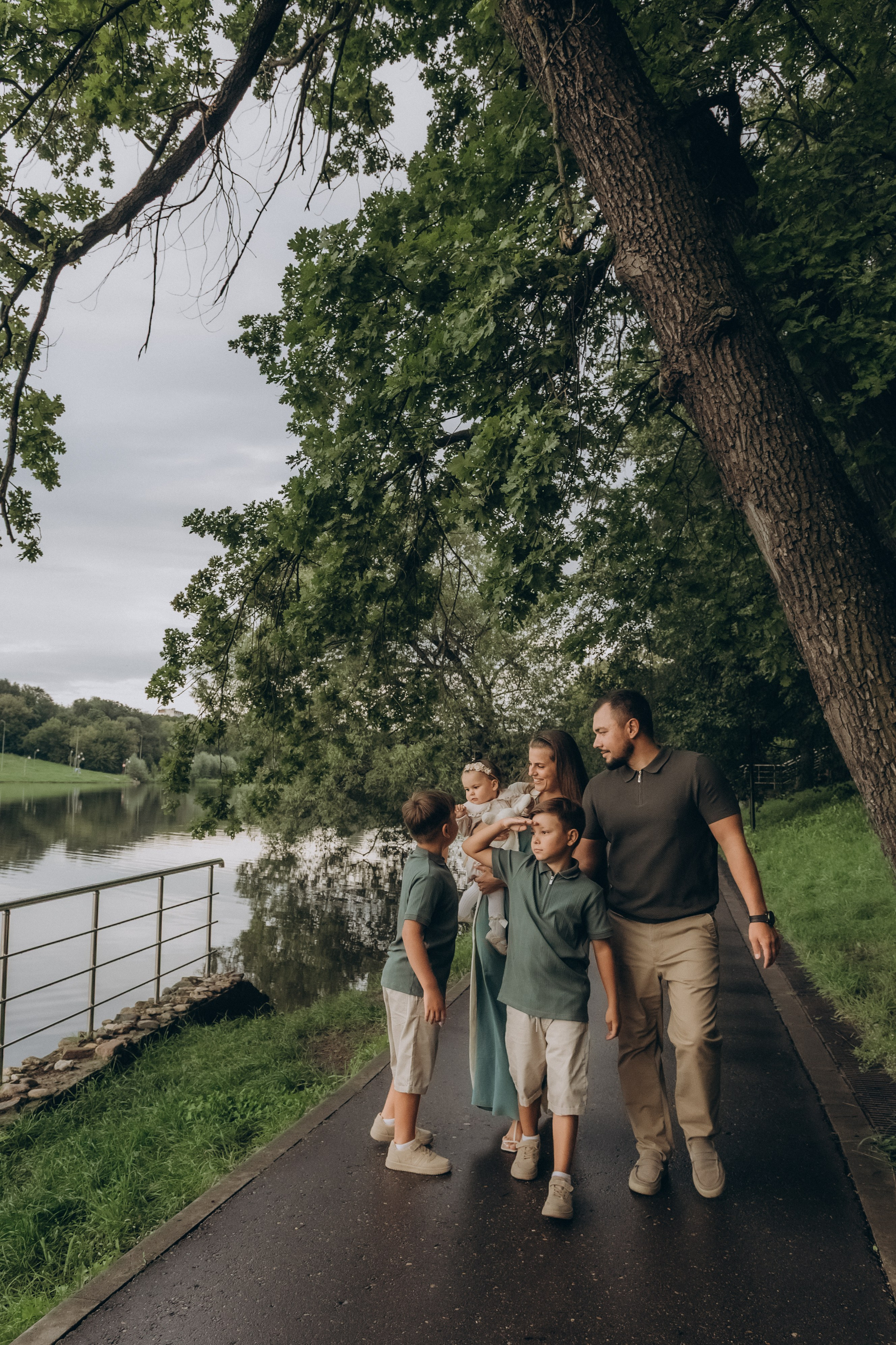 Семейная прогулка. Гаврилова Настя семейный фотограф lifestyle в Москве