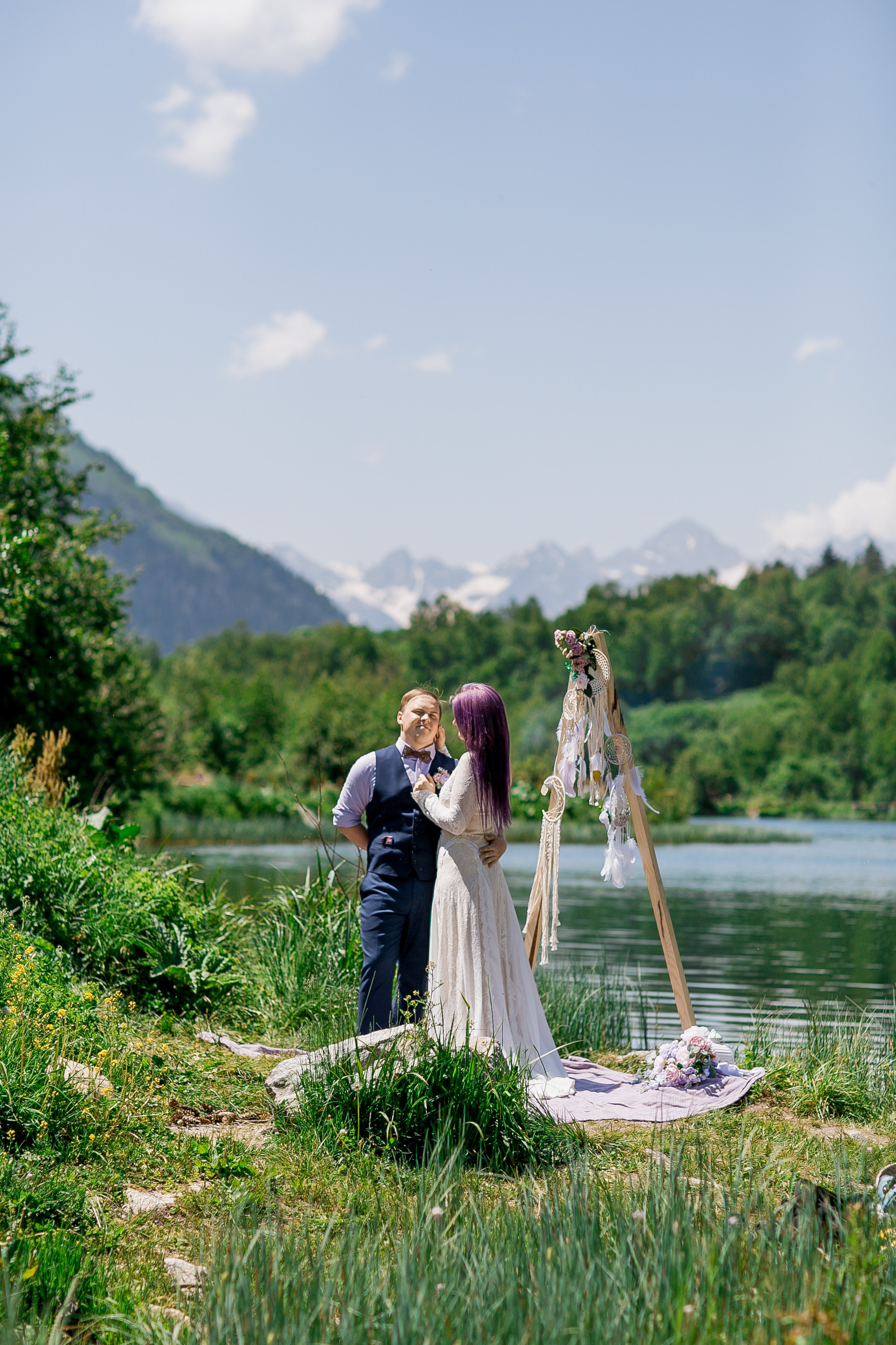Романтическая прогулка молодоженов по парку в Невинномысске - свадебный фотограф