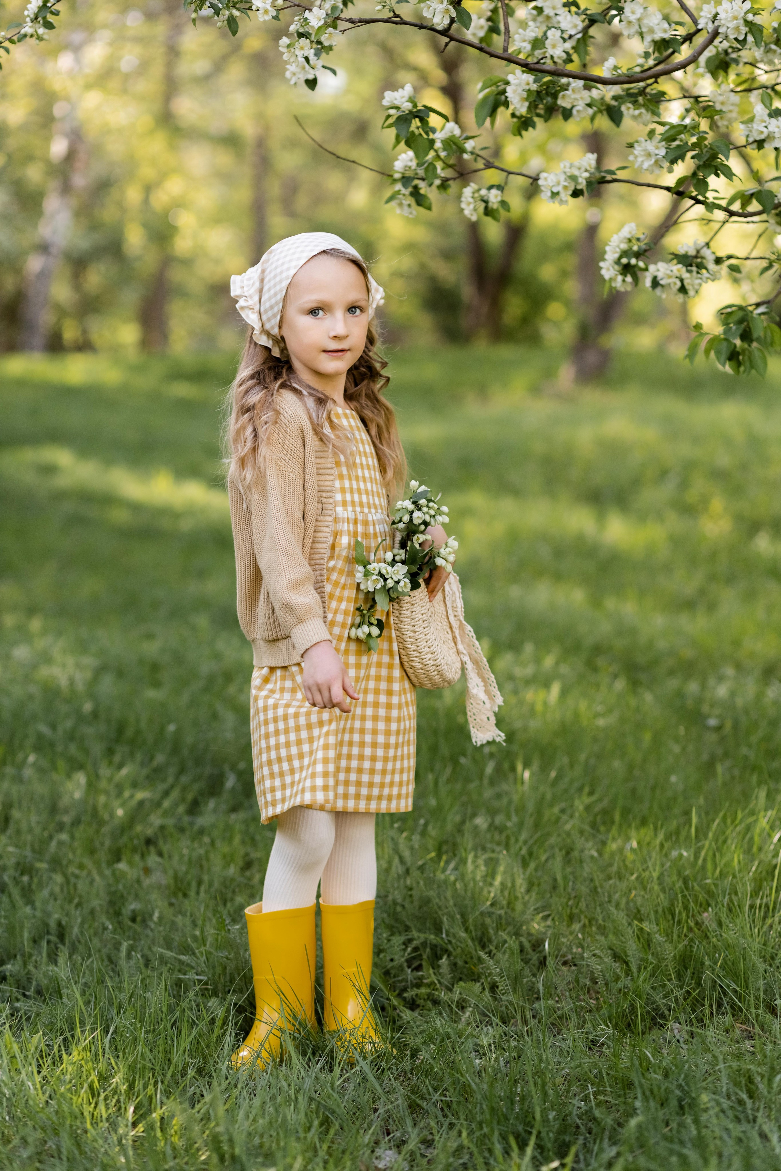 Большая семья в яблонях. Семейный и детский фотограф в Екатеринбурге Светлана Гостюхина