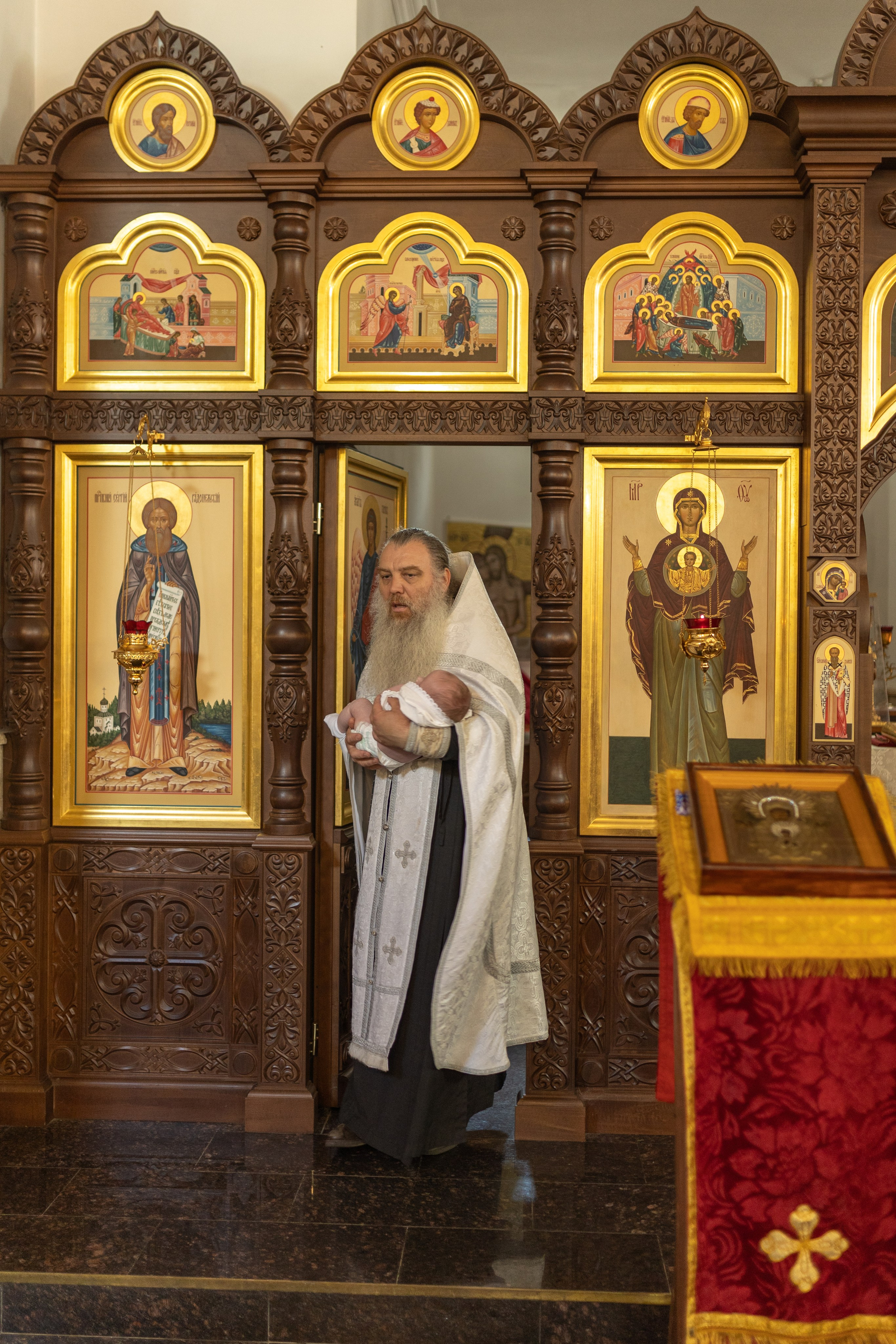 Крещение, Храм во имя Всемилостивого Спаса (на Звёздочке). Фотограф новорожденных. Детский и семейный фотограф Марьяна Юдина