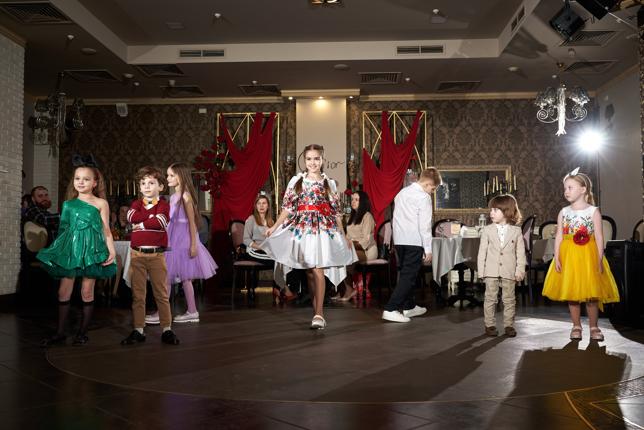 Фотограф на мероприятие, банкет, торжество, репортаж Старый Оскол. Профессиональный фотограф Старый Оскол, Губкин — свадьба, венчание, крещение, юбилей и день рождения