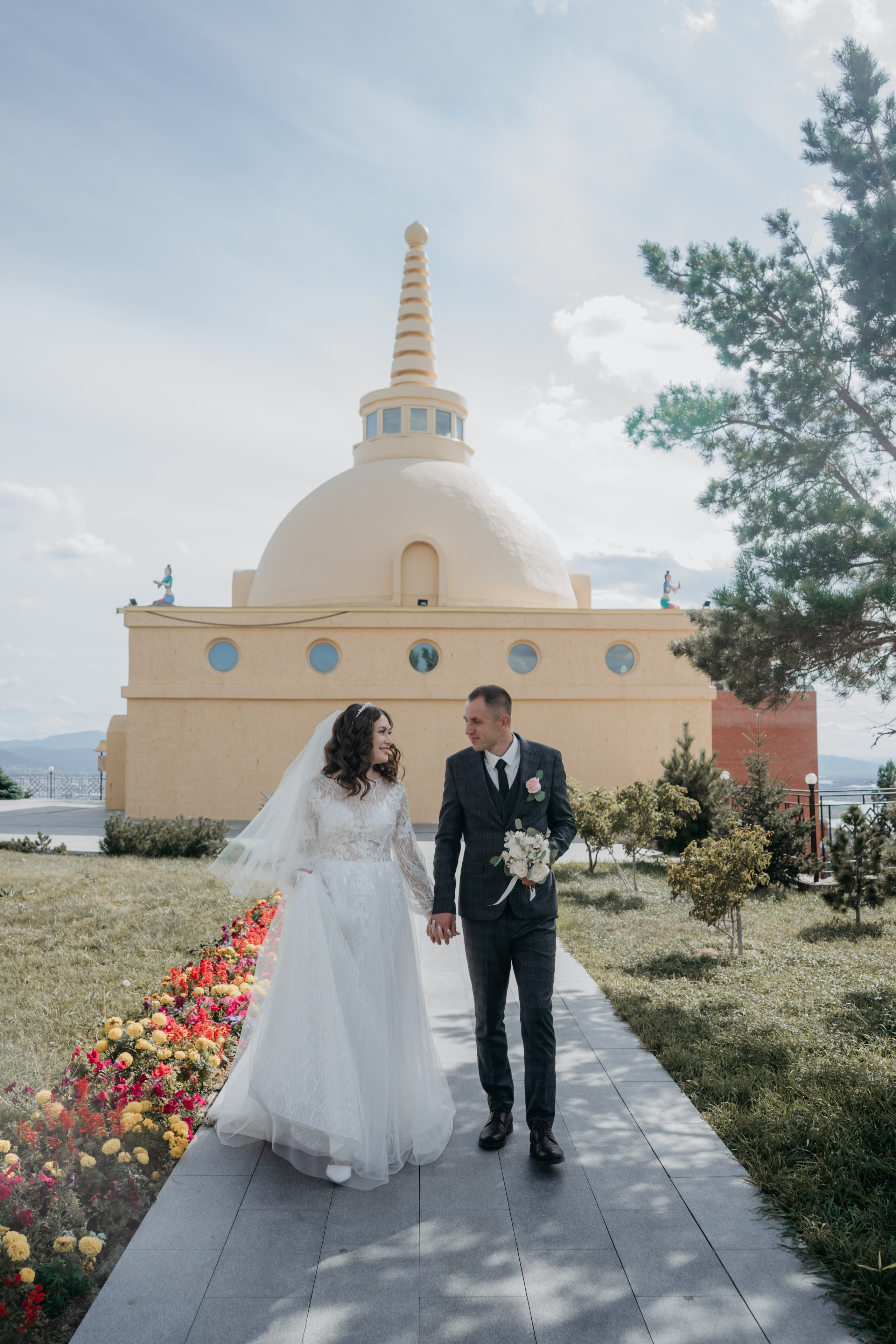 Свадебный фотографии с прогулки в окрестностях Улан-Удэ. Фотограф в Улан-Удэ. Свадебный фотограф в Улан-Удэ