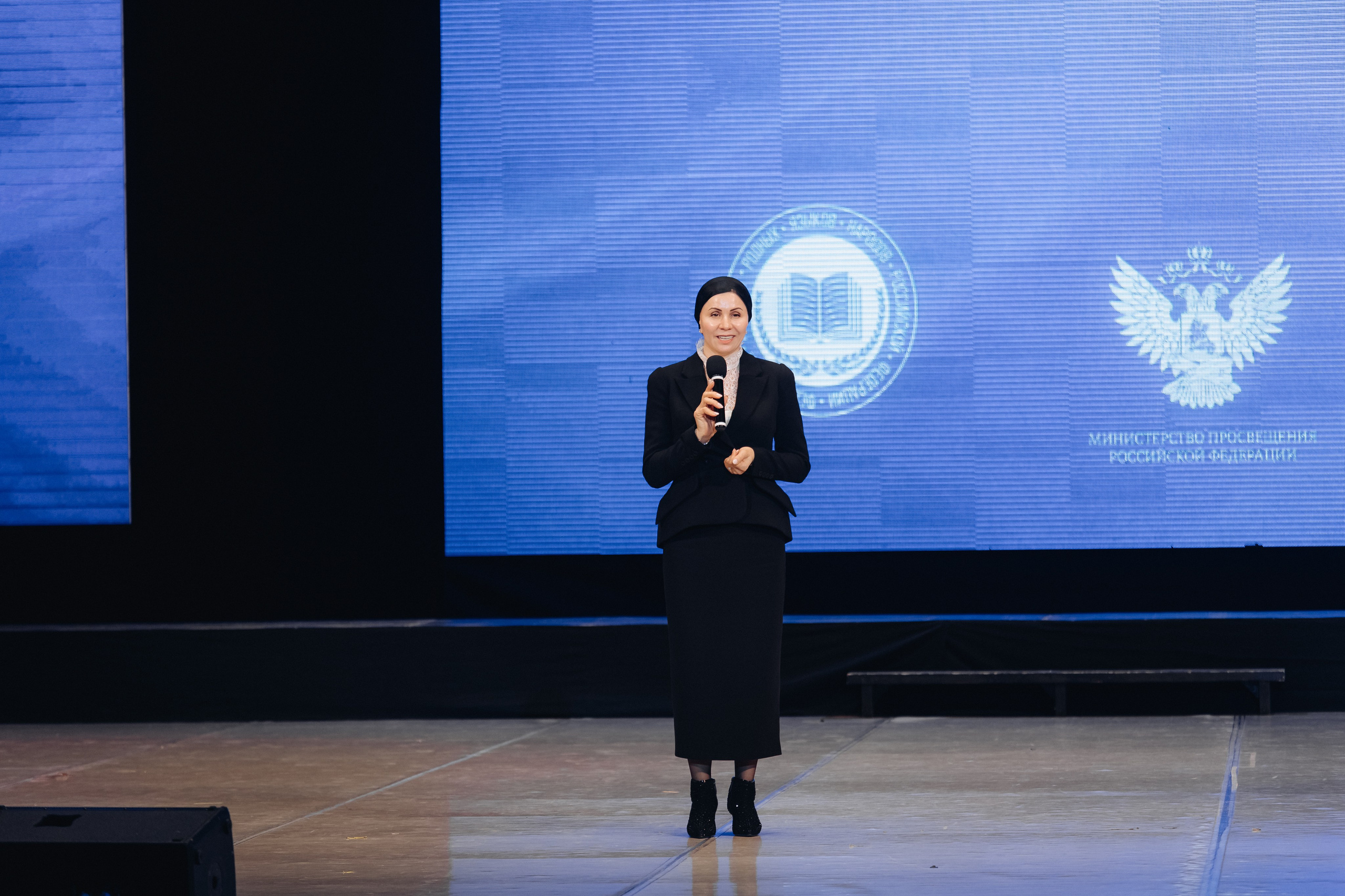 Лучший учитель родного языка и литературы 2025. Свадебный и семейный фотограф в Улан-Удэ