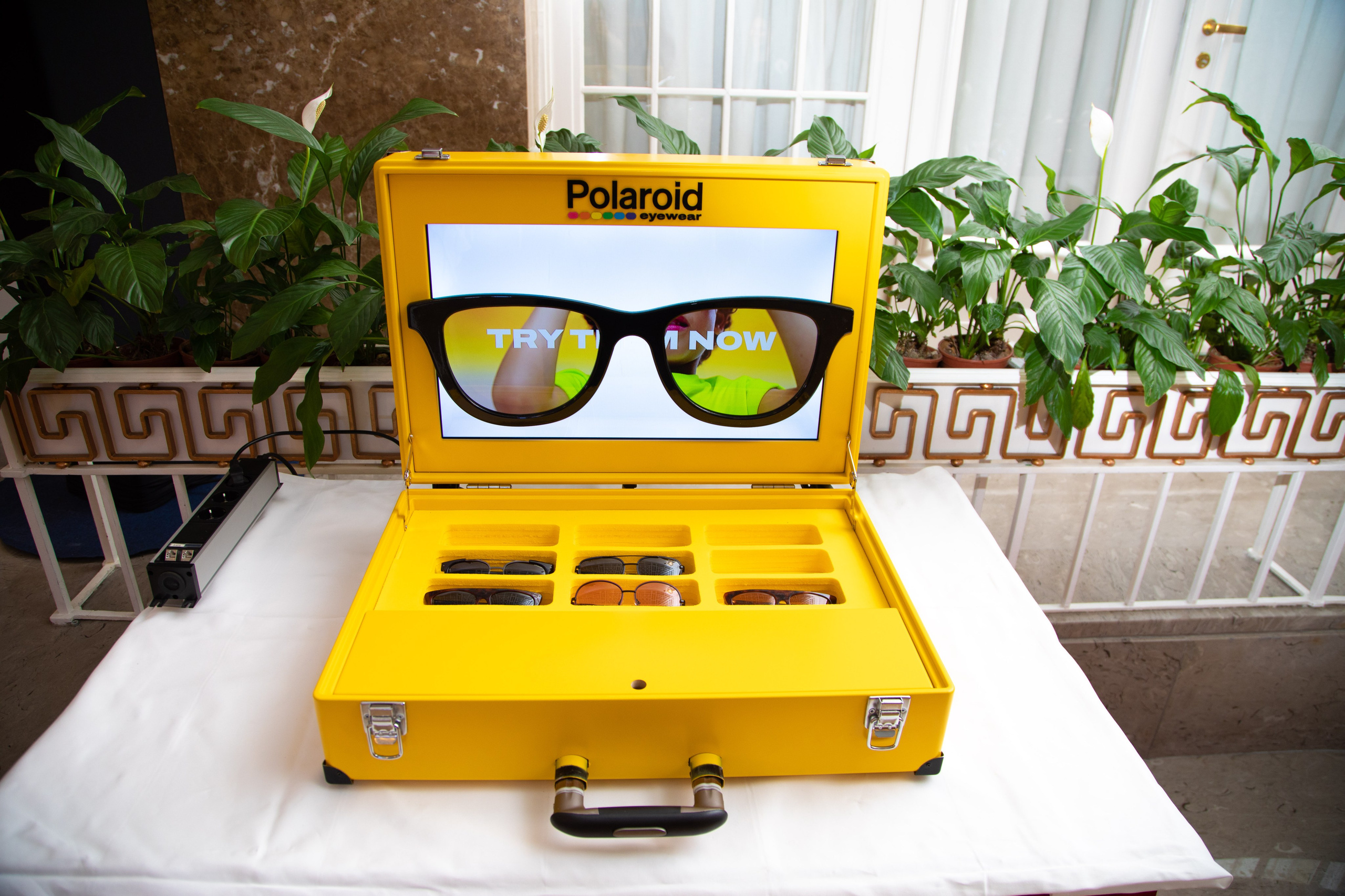 Safilo Group — Buying days in St. Petersburg. Двойняшки-фотографы Анна и Анастасия в Санкт-Петербурге