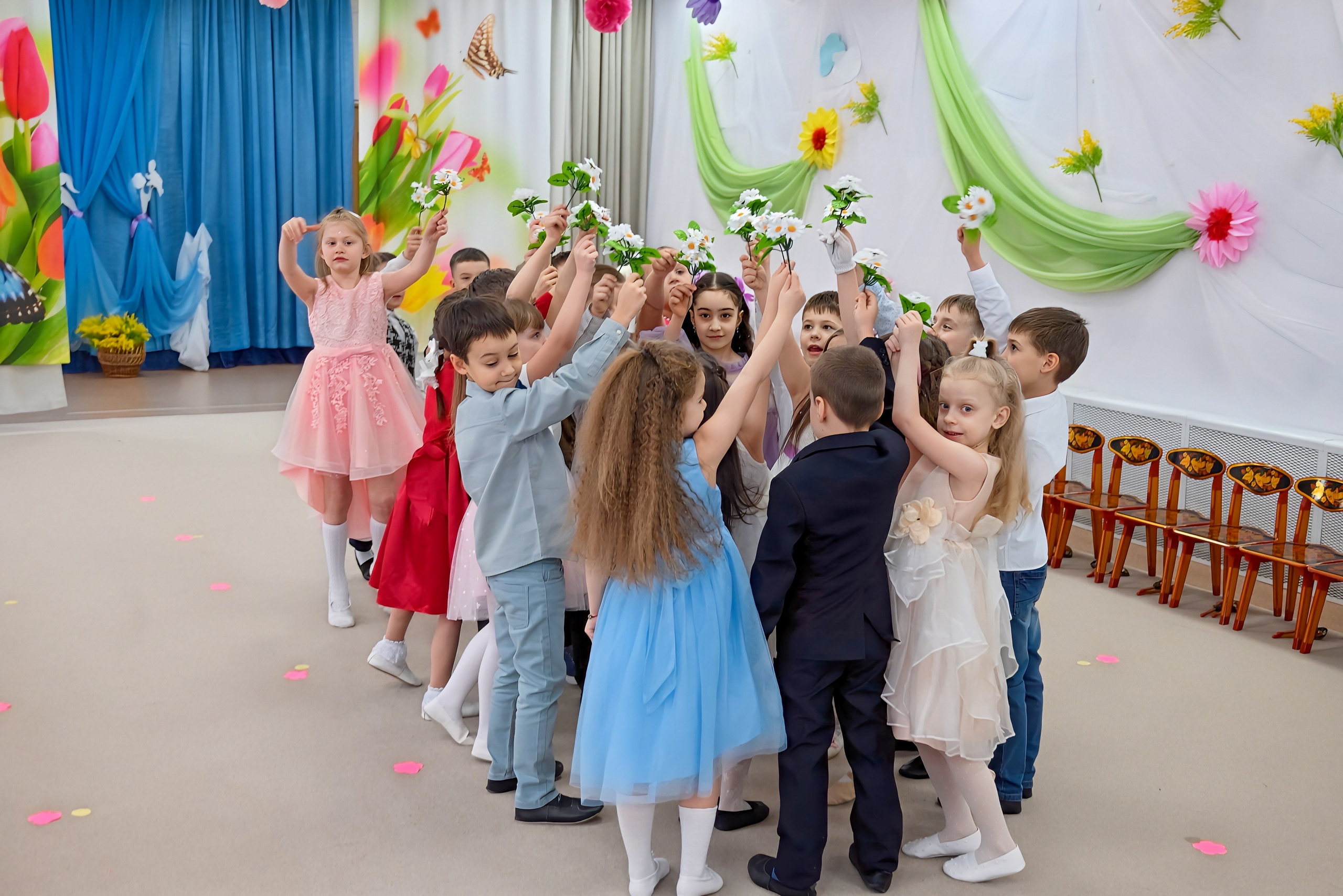 Праздник в группе Цветик семицветик. Семейный и детский фотограф Москва