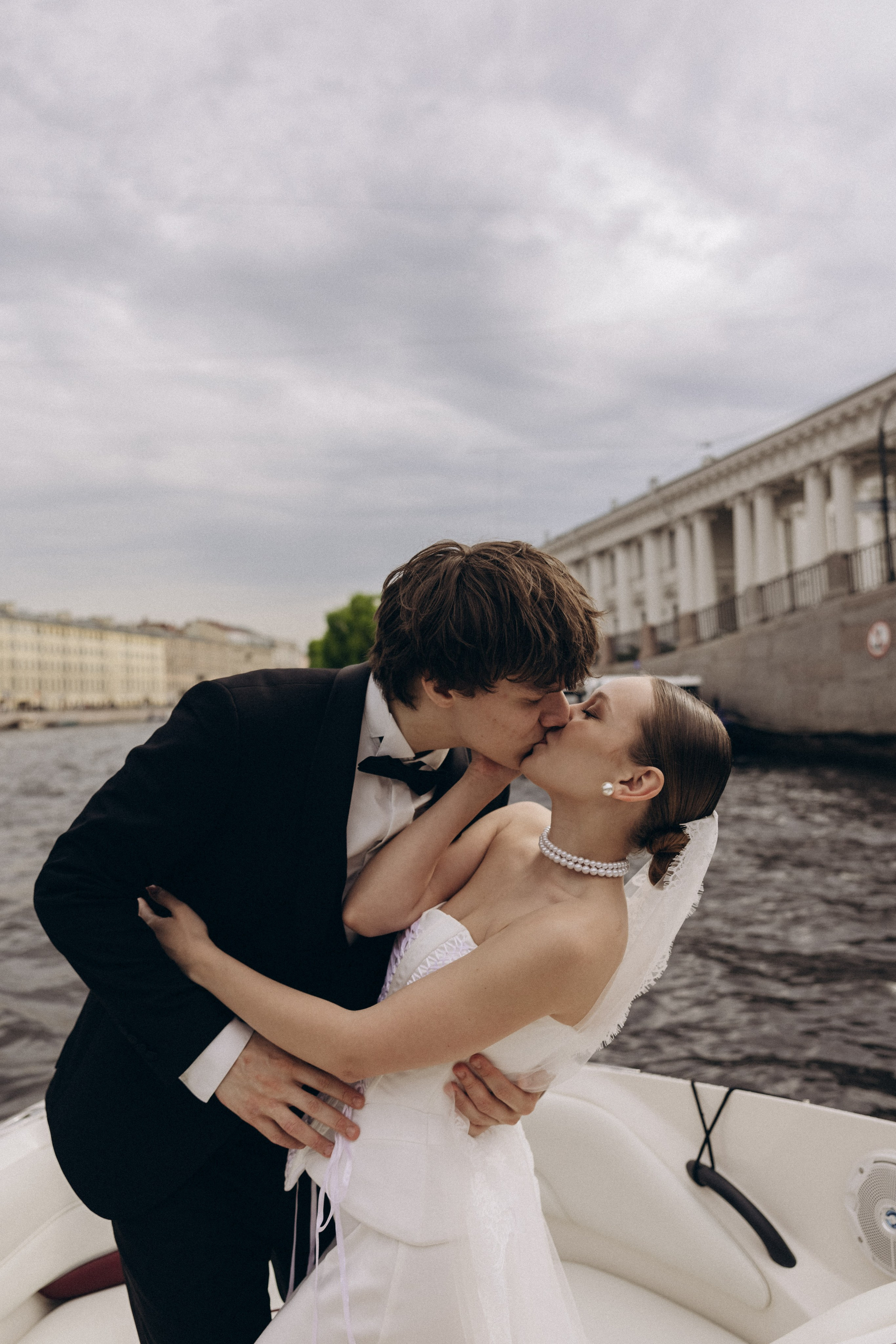 Свадебная прогулка на катере. Семейный и свадебный фотограф в Санкт-Петербурге Екатерина Васильева