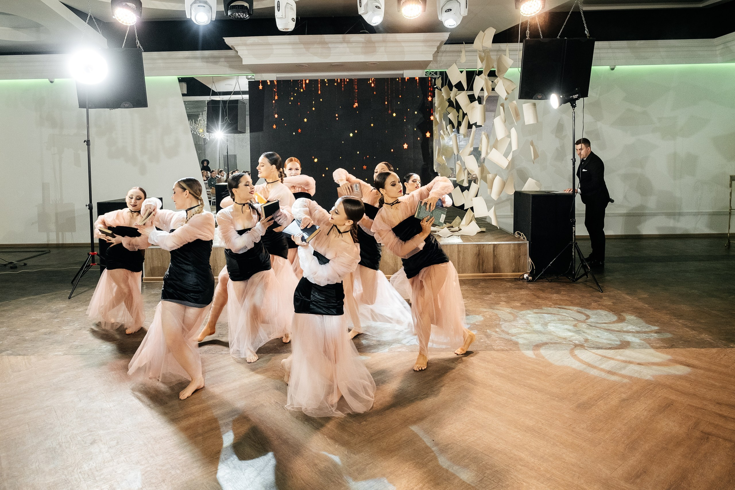 Выступления на банкетных площадках. Танцевальная шоу-группа «GRANAT»