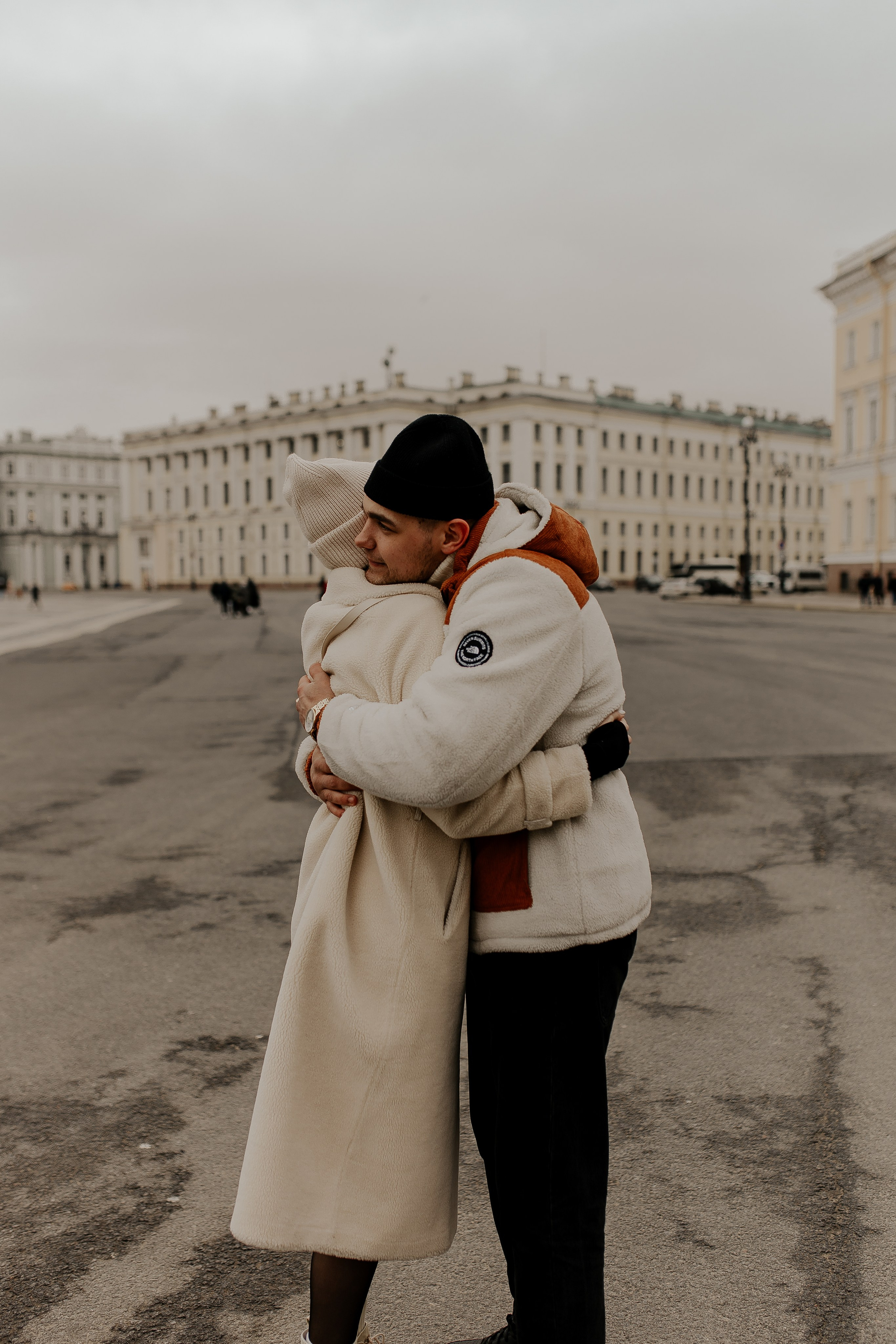 Lovestory на дворцовой площади. Фотограф в Санкт-Петербурге Лиза Семченкова