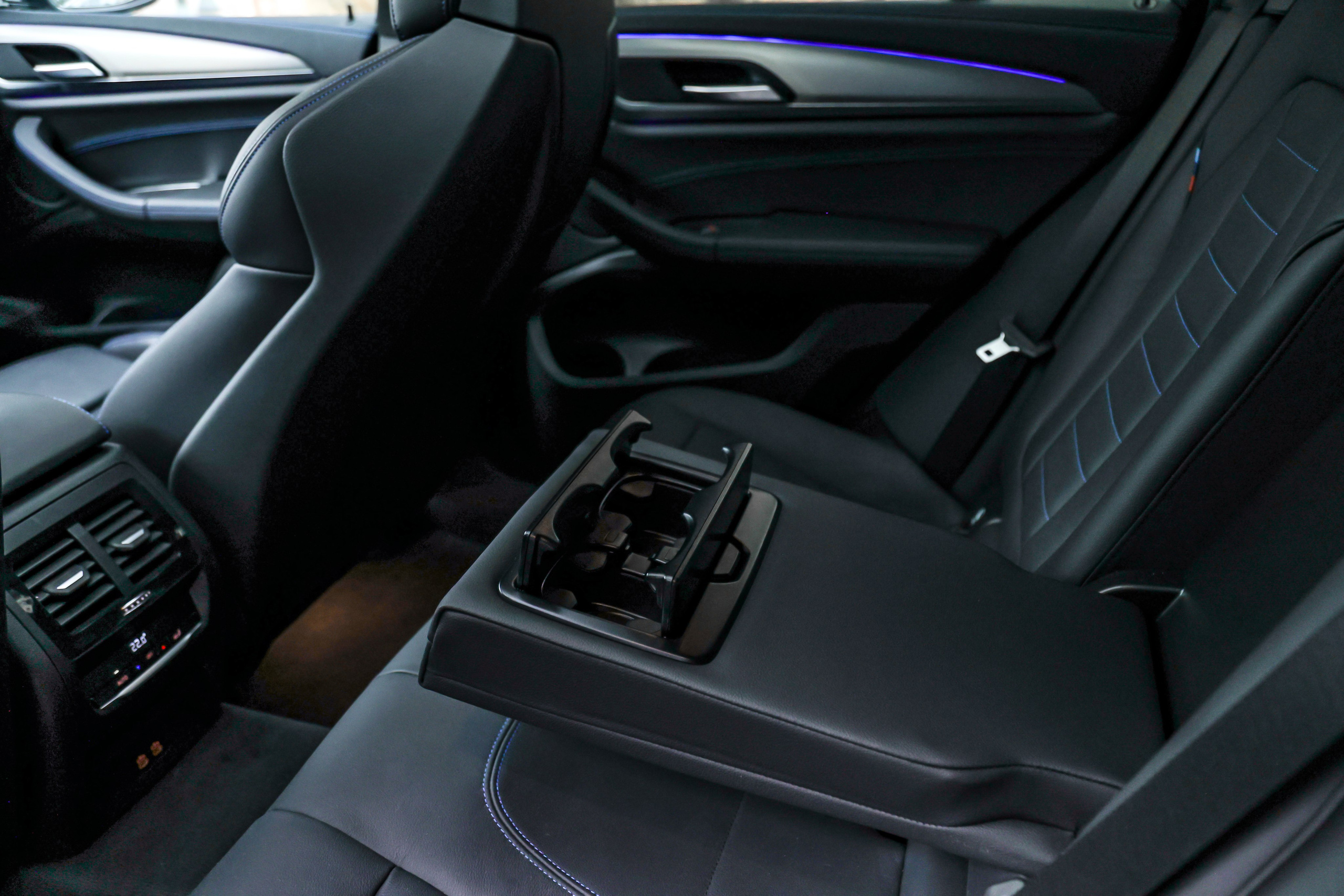 2021 BMW X4. Mixturecaptures