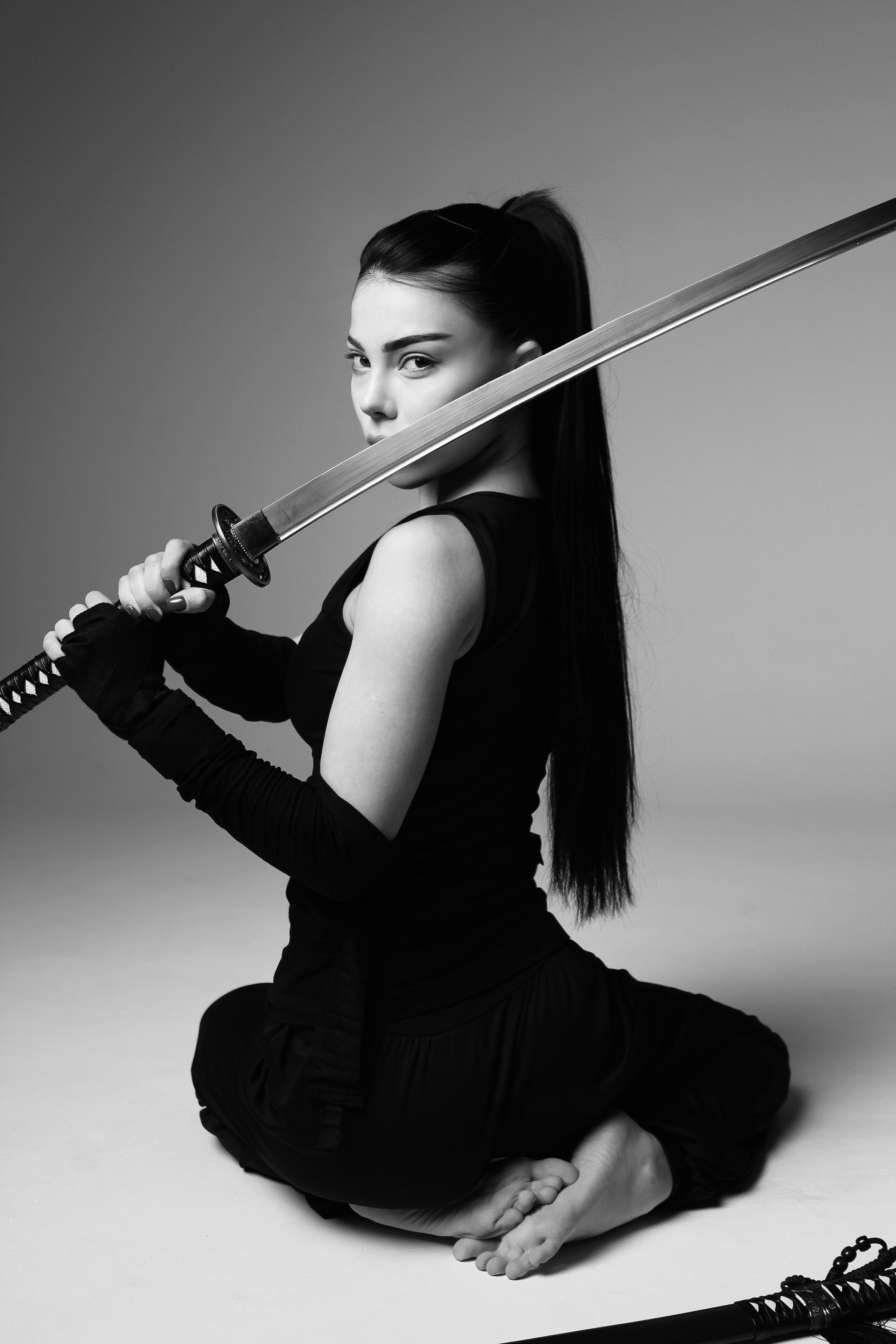 Студийная с катаной. Агунда Хумарова