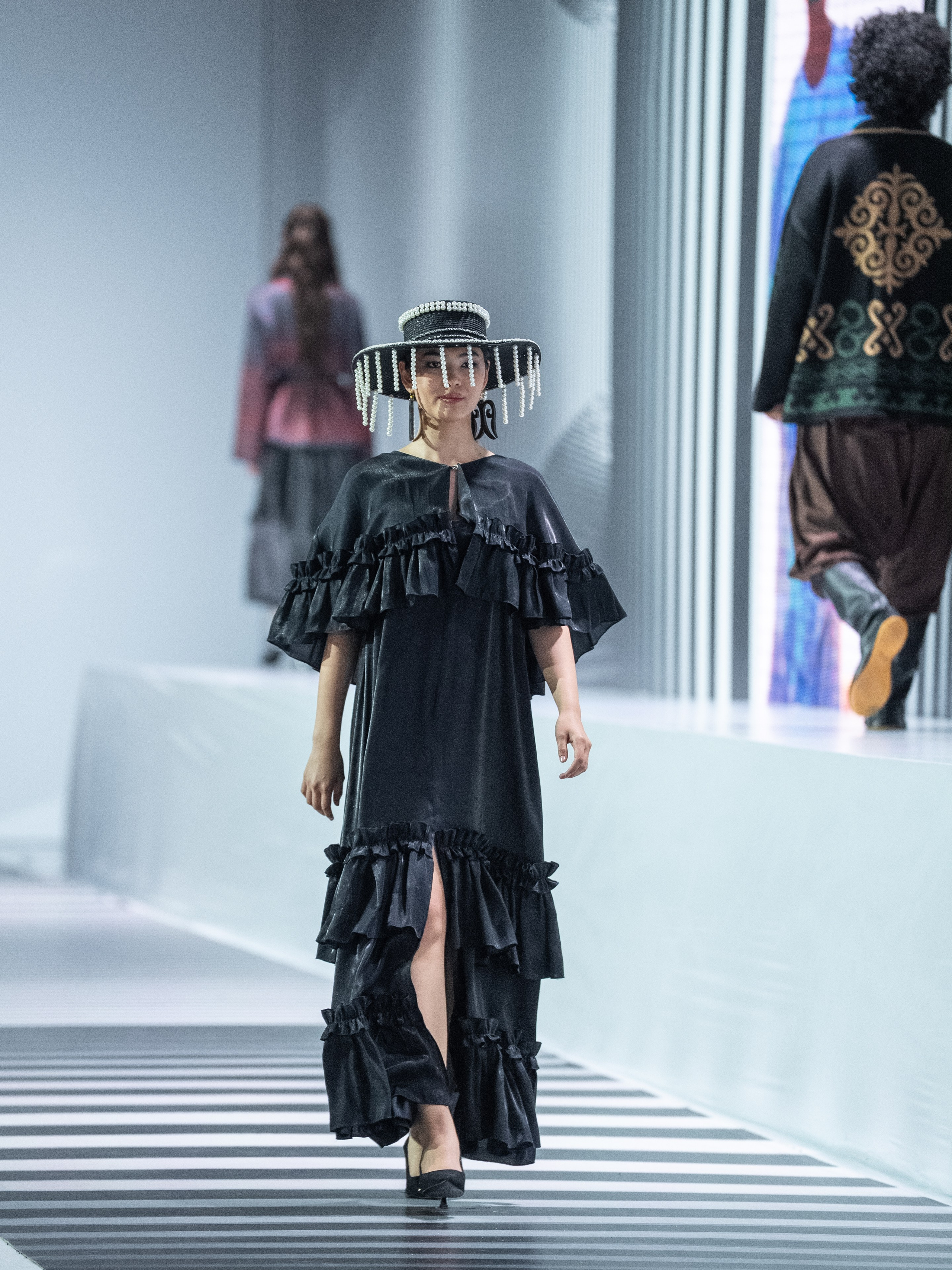 Brand AINASH QARA. Сайт Алматинского НЮ АРТ, будуар и фэшн фотографа Дениса Карпенко