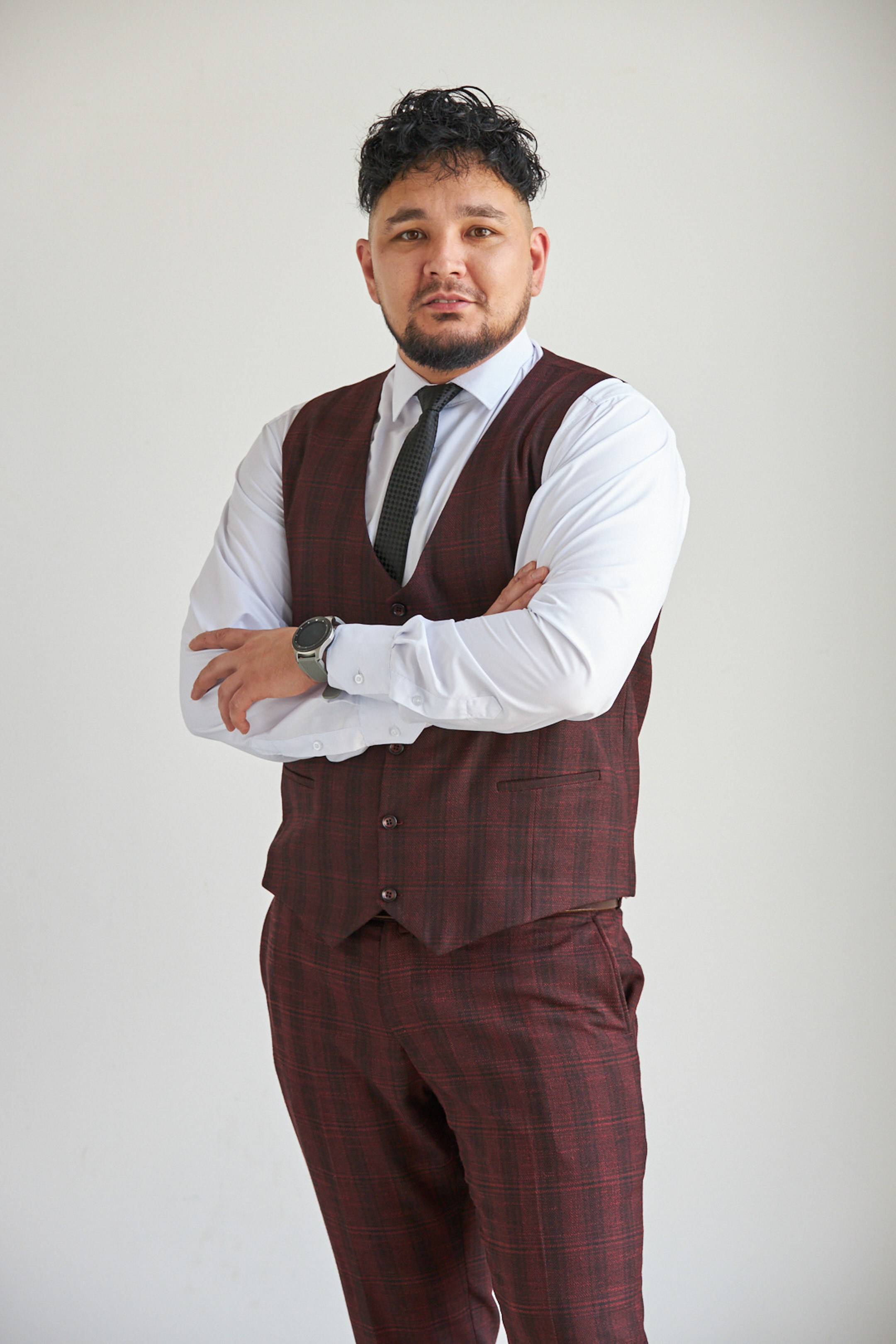 Business portrait of a man on a white studio background - photographer Andrey Dunin