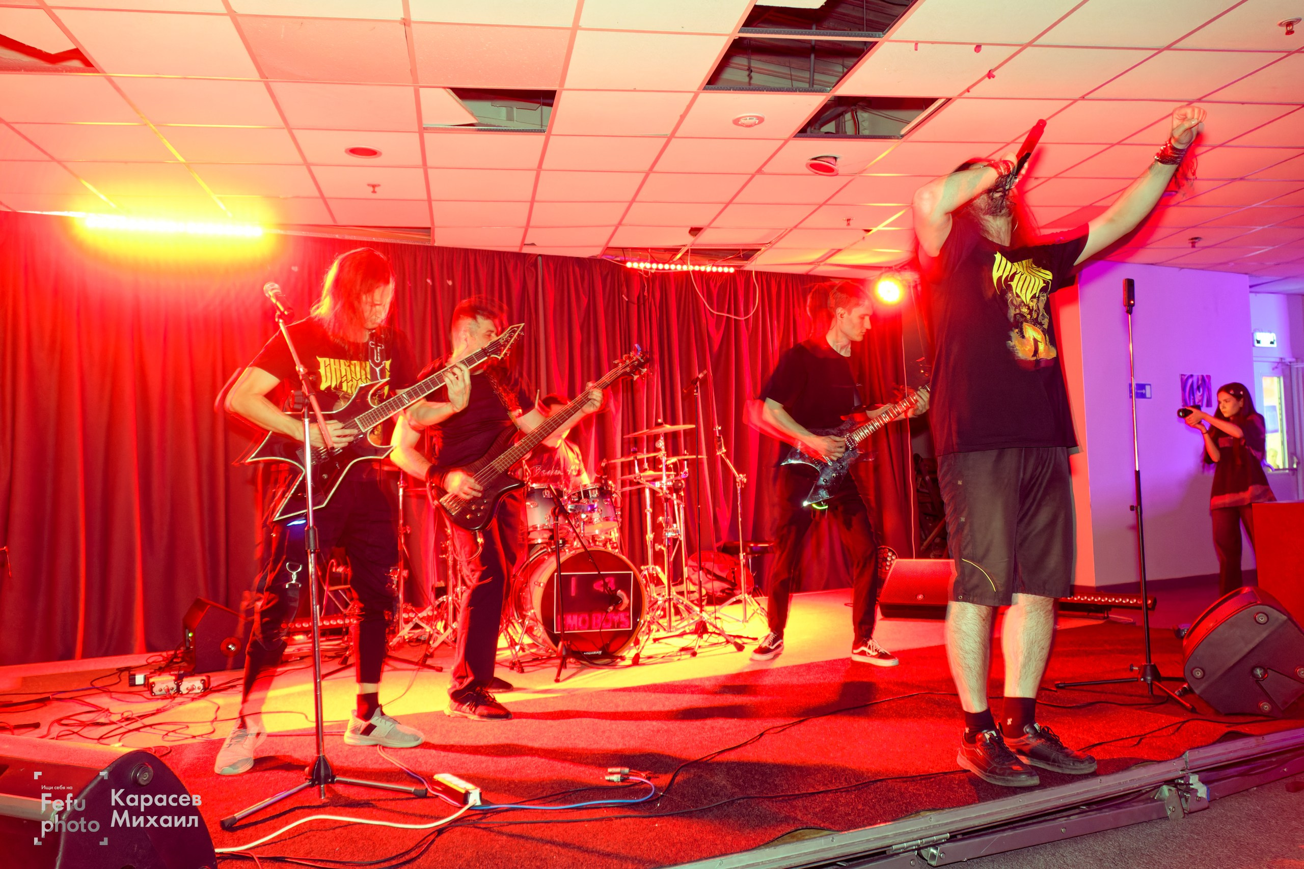 Концерт групп «Chrono's Idol» и «Продукты по акции». Репортажный, event-фотограф во Владивостоке