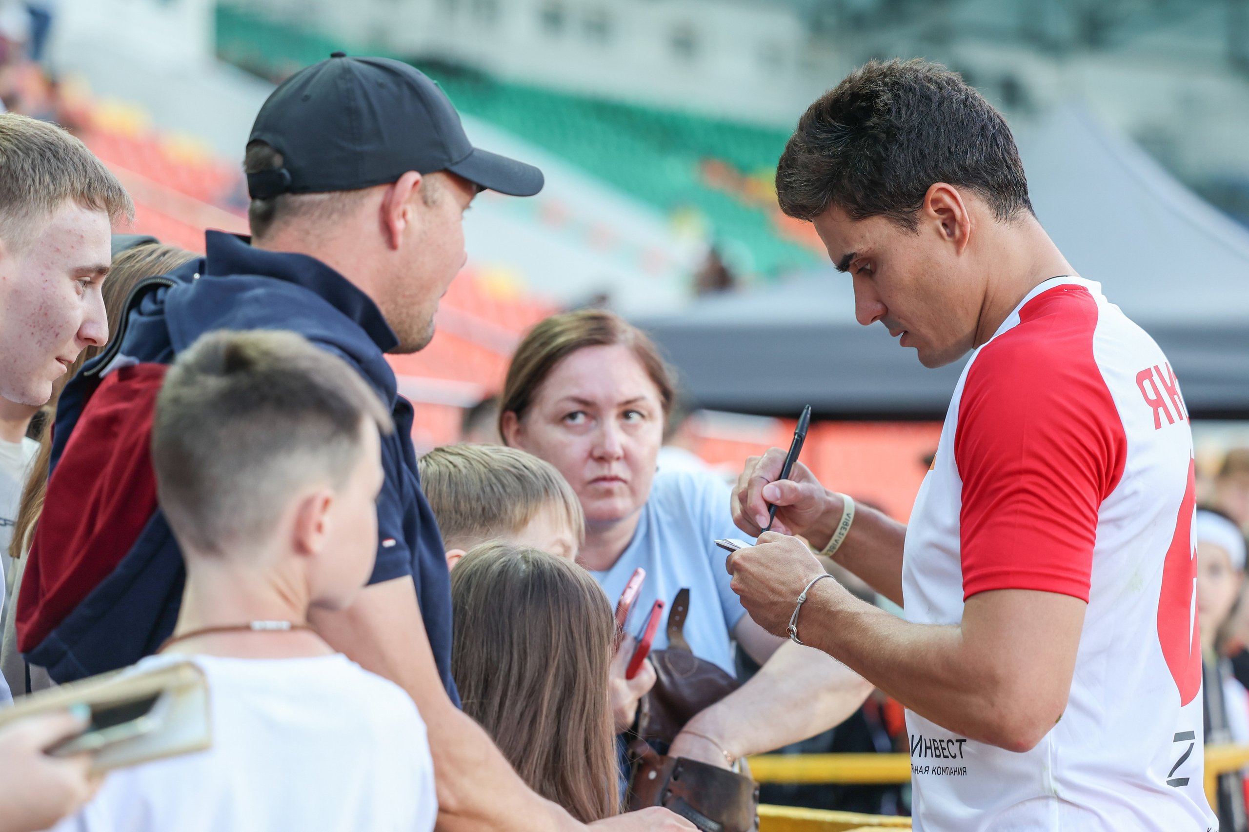 Благотворительный футбольный матч Друзья Бурмистрова vs ФК Fight Nights. Спортивный репортажный фотограф Казань Нафис Сиразетдинов