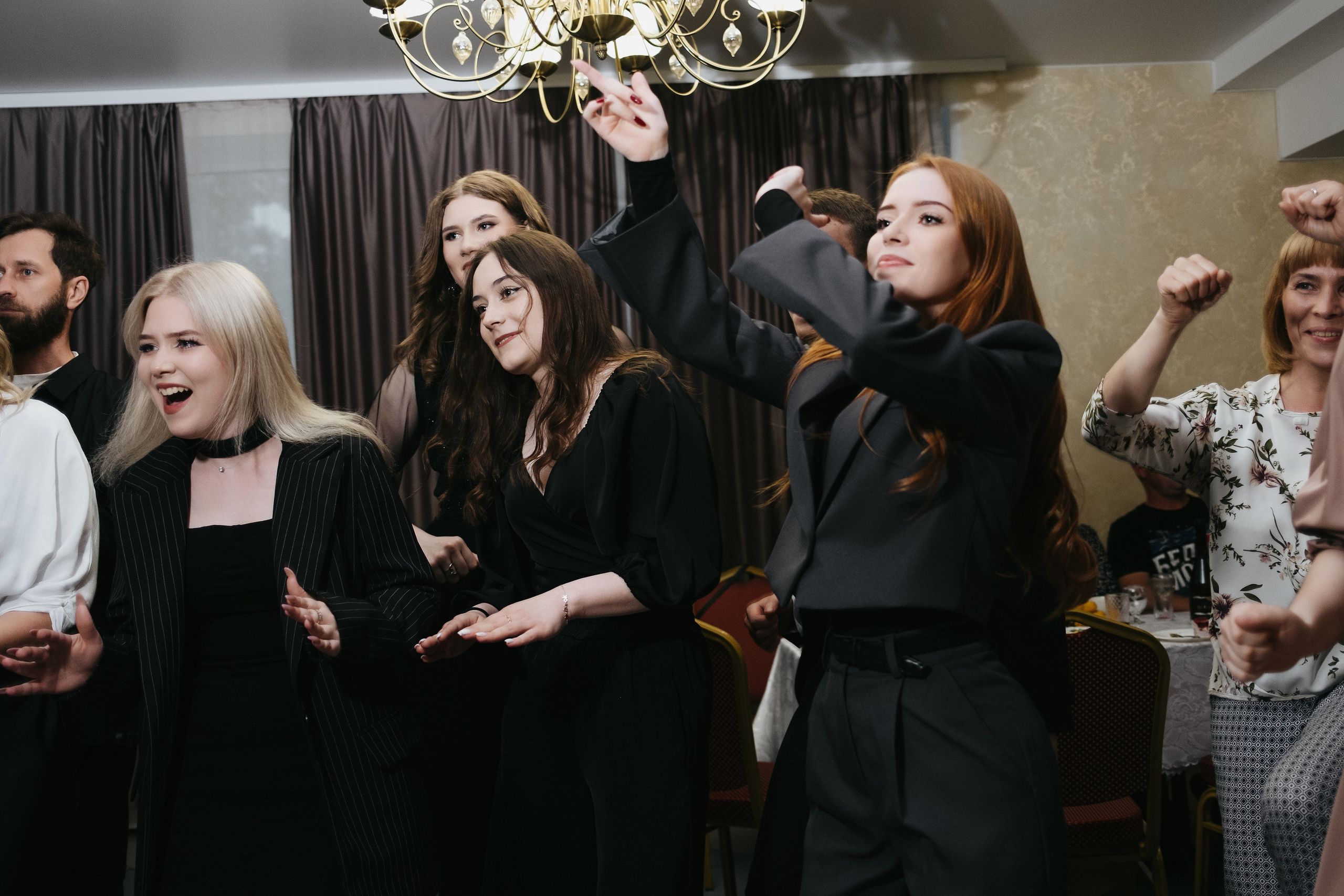 Выпускной 11 класс школы № 30. Свадебный и репортажной фотограф Денис Ожигин в Краснодаре и Краснодарском крае