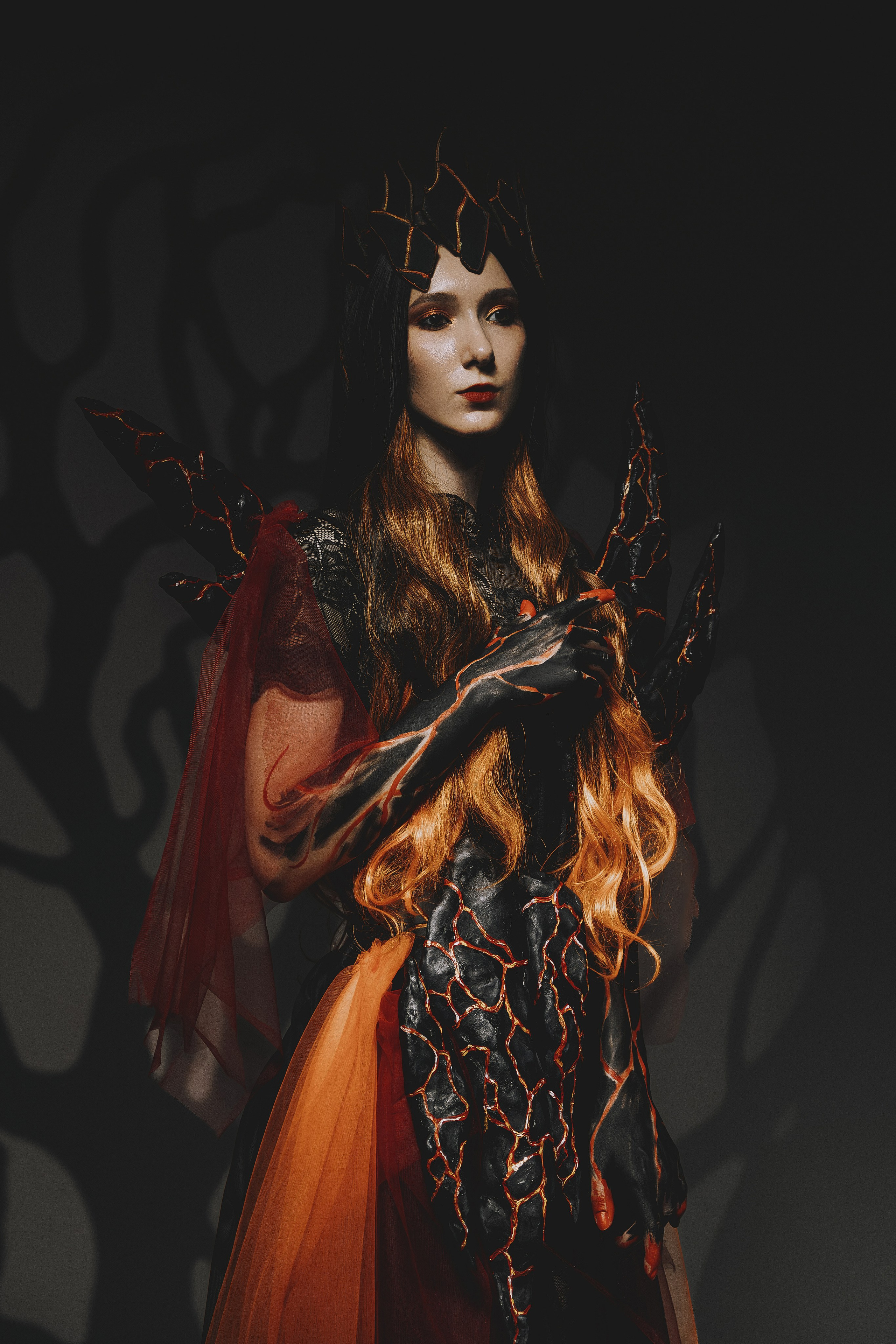Креативный фотопроект в Ростове-на-Дону в образах Огненного пантеона. Огненный персонажи на творческой съёмке в Ростове-на-Дону. Женский фотограф в Ростове-на-Дону.