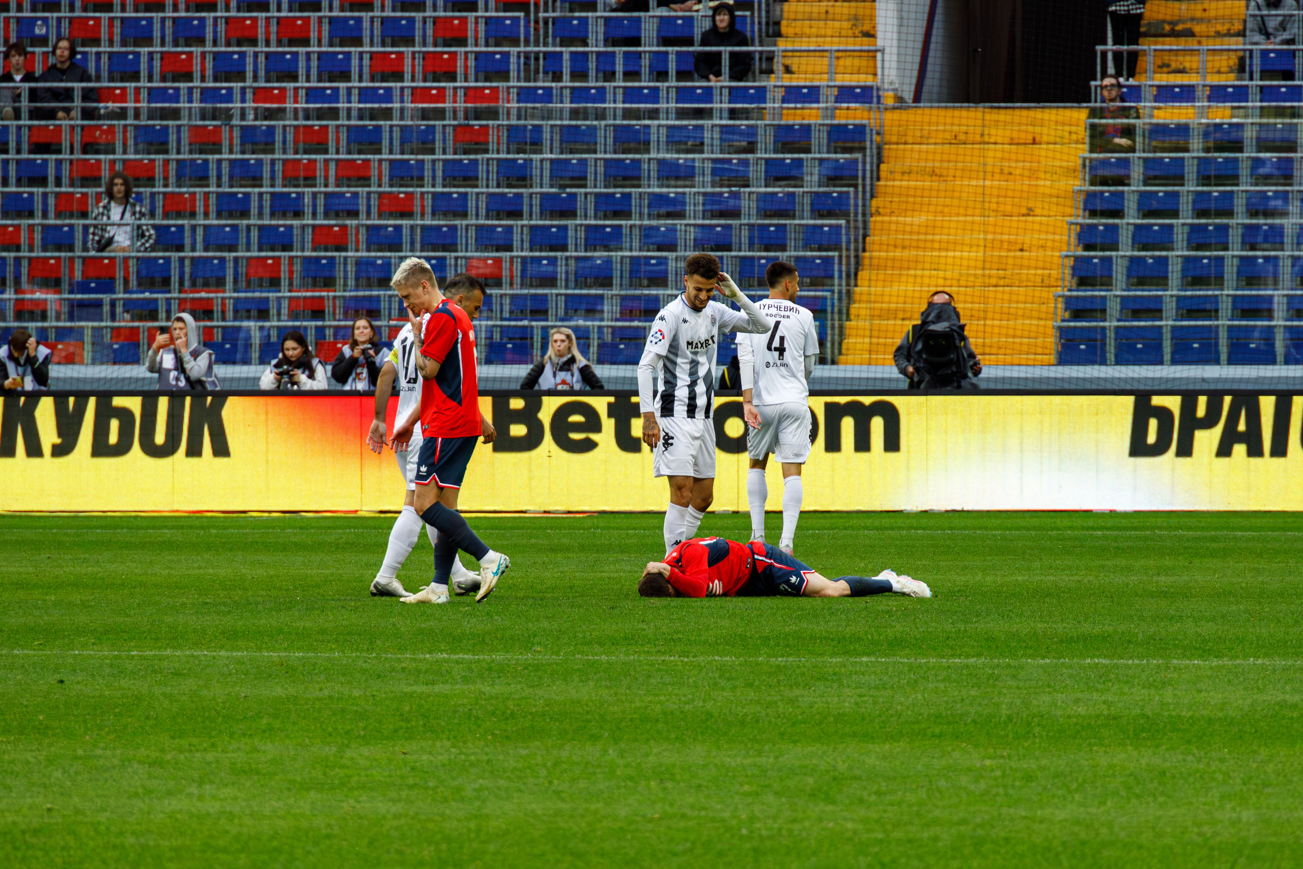 ФУТБОЛ: ЦСКА — ПАРТИЗАН. Фотограф Павел Подшивалов