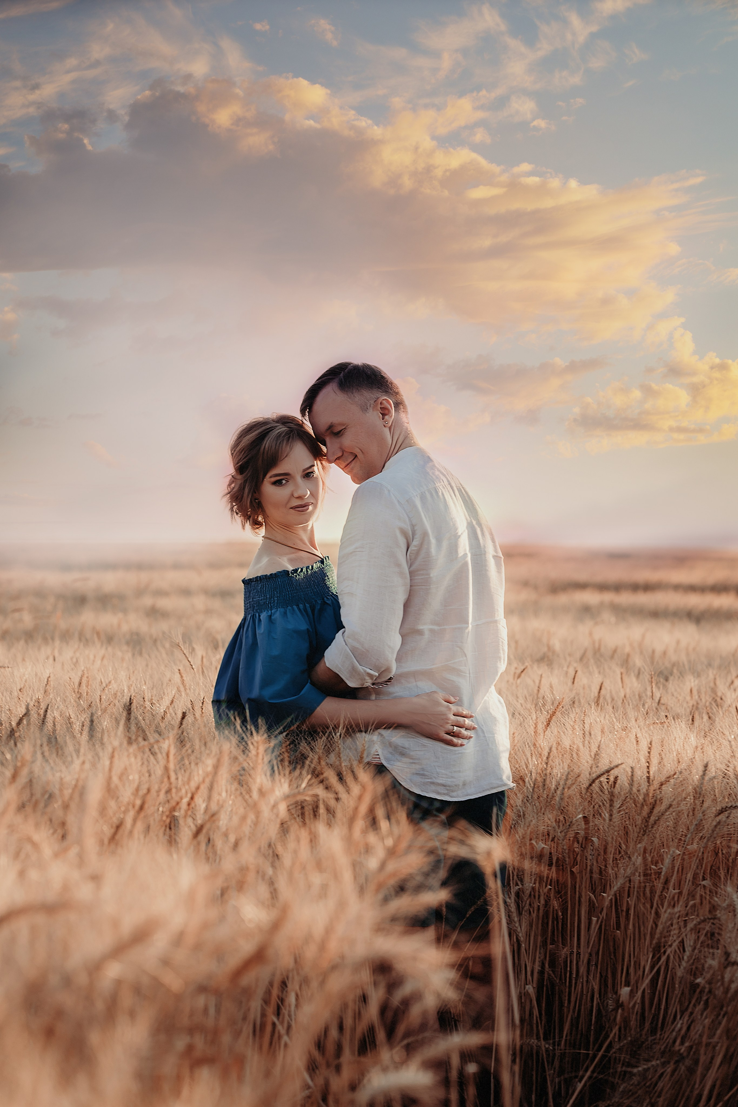 Аксана семейная в поле. Семейный фотограф, женский фототерапевт