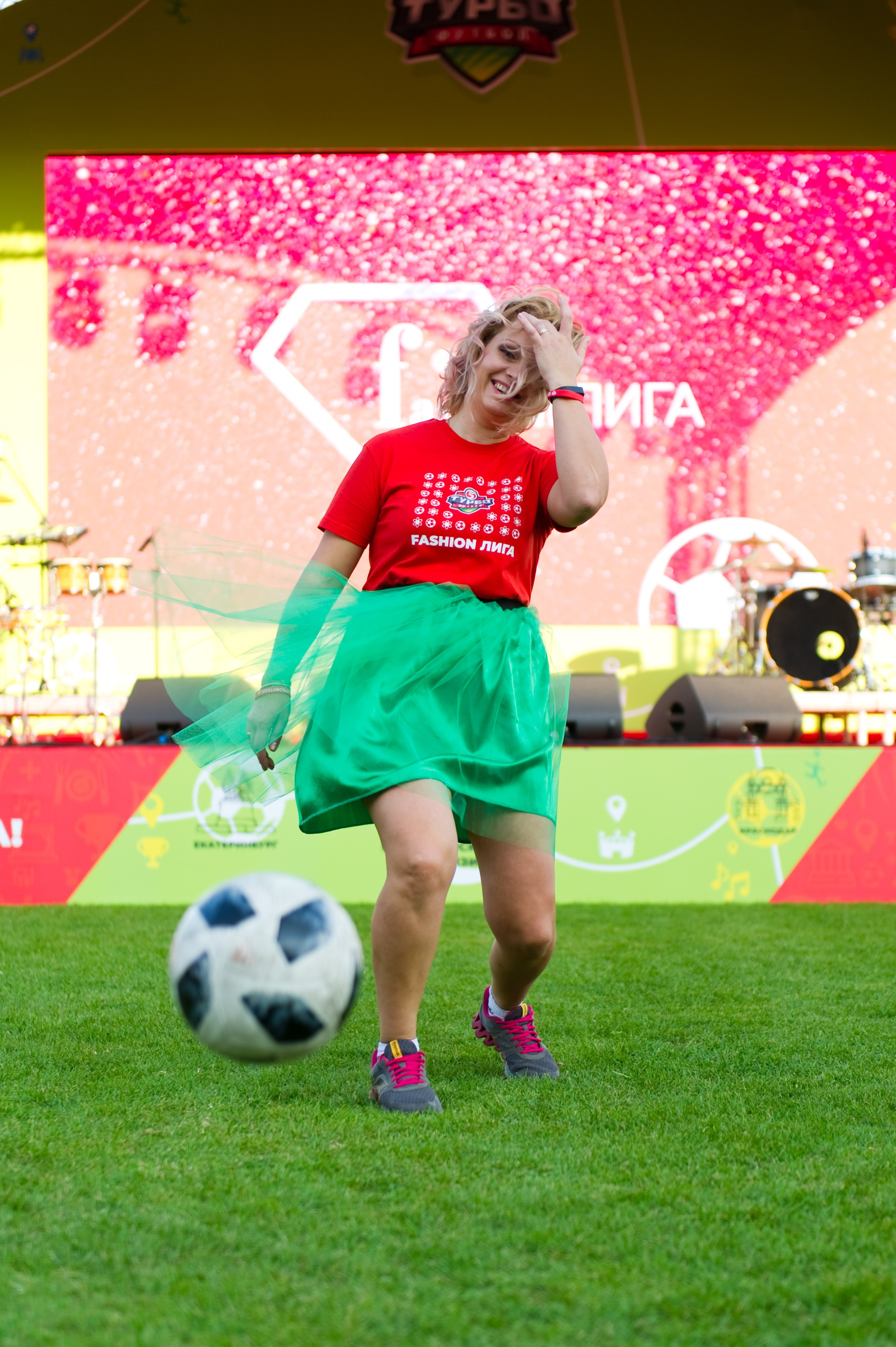 Турбофутбол (корпоративное соревнование «Пятерочки»). Репортажный фотограф и видеограф Слава Думчев. Тимбилдинги, отчетники, корпоративы