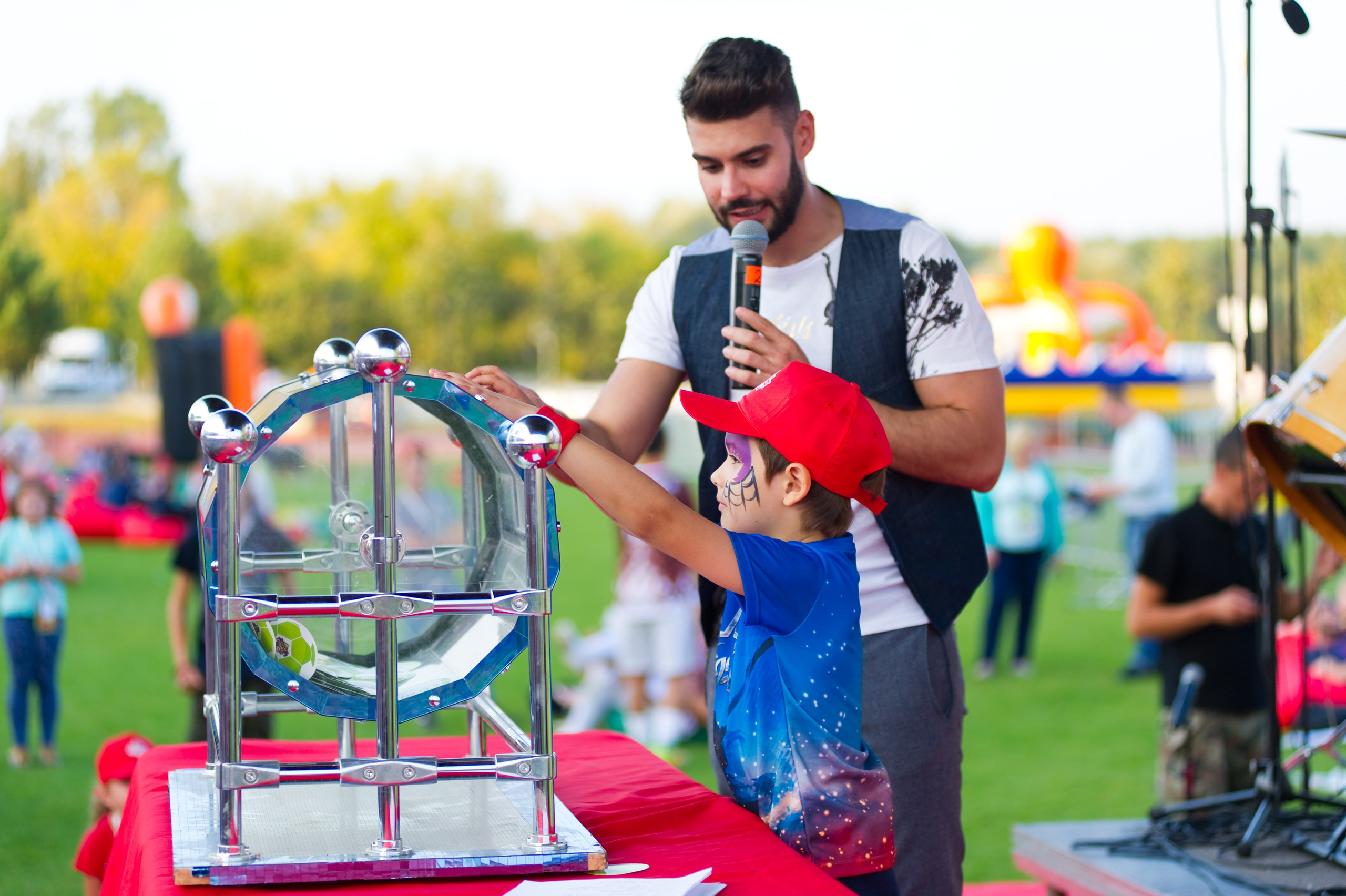 Турбофутбол (корпоративное соревнование «Пятерочки»). Репортажный фотограф и видеограф Слава Думчев. Тимбилдинги, отчетники, корпоративы