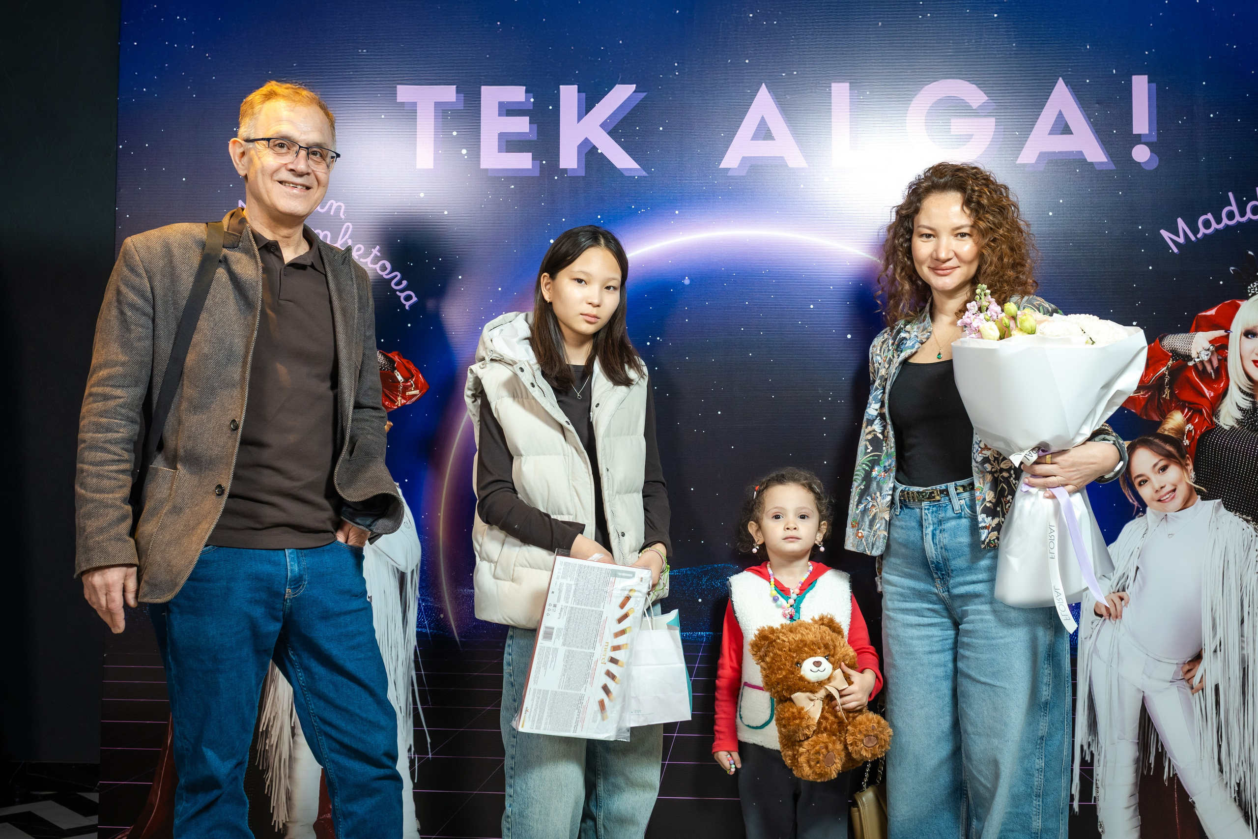 Репортажная фотосъёмка мероприятий в Алматы — презентация клипа | Jora Abramov фотограф. Коммерческий и репортажный фотограф в Алматы — Jora Abramov