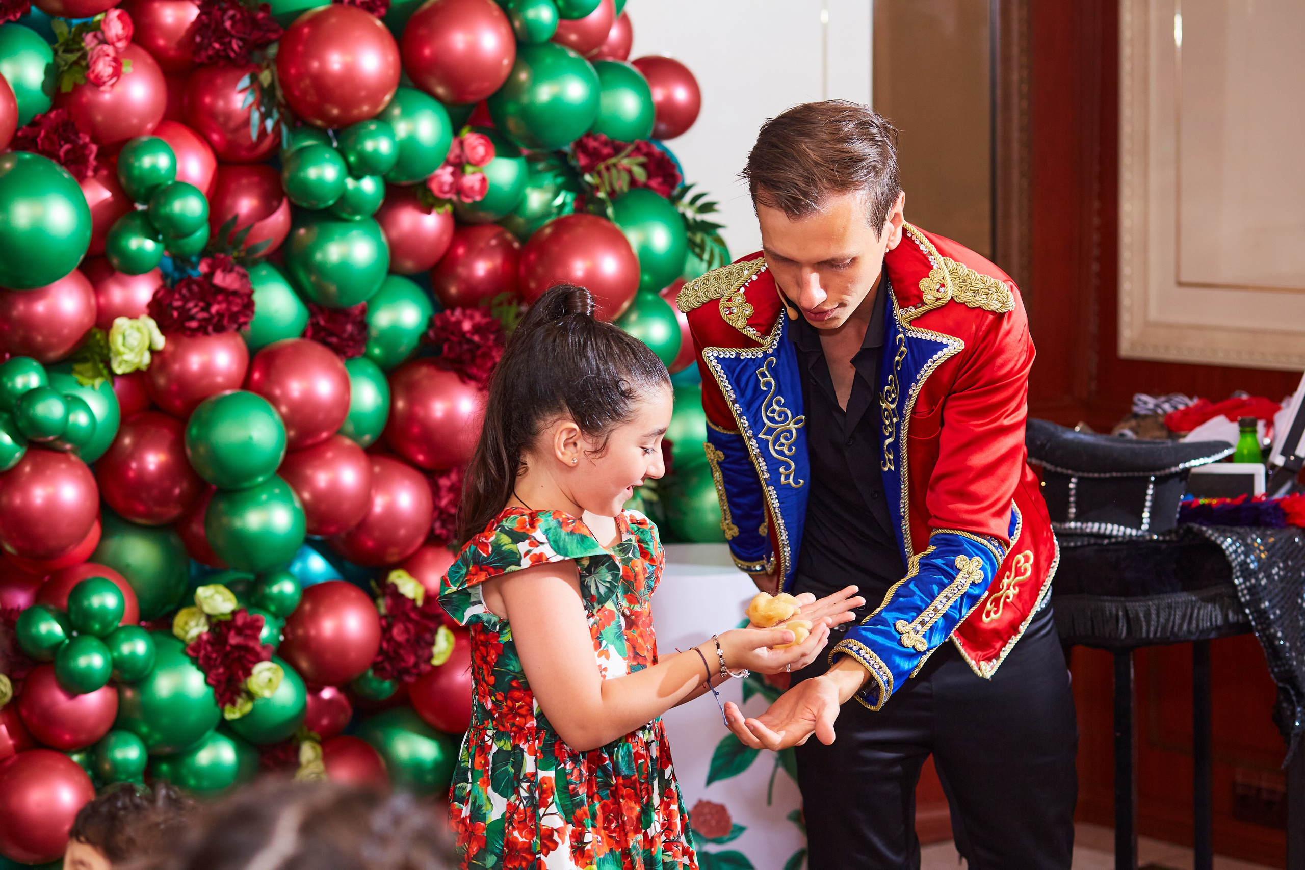 Детский День рождения с салютом, фокусником и тиктокерами, конечно же. Кокорин Евгений Фотограф