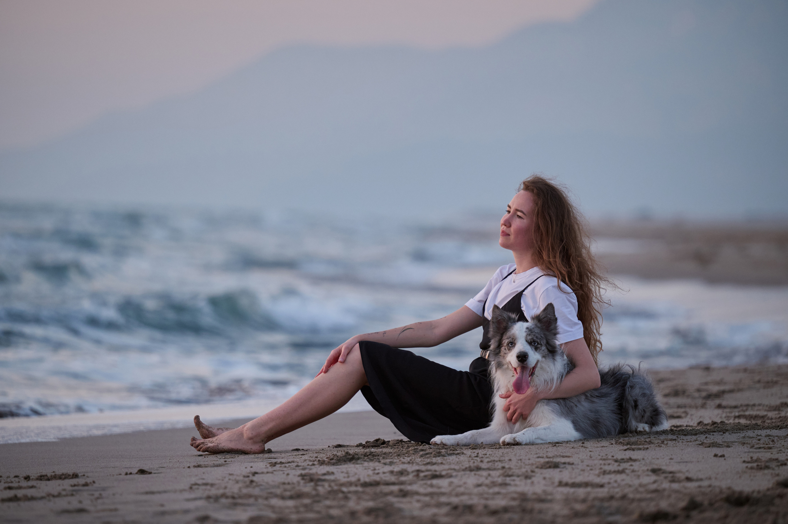 Мария и Декс, на берегу моря. Фотограф анималист в Казани Алина Сулейманова. Фотограф животных