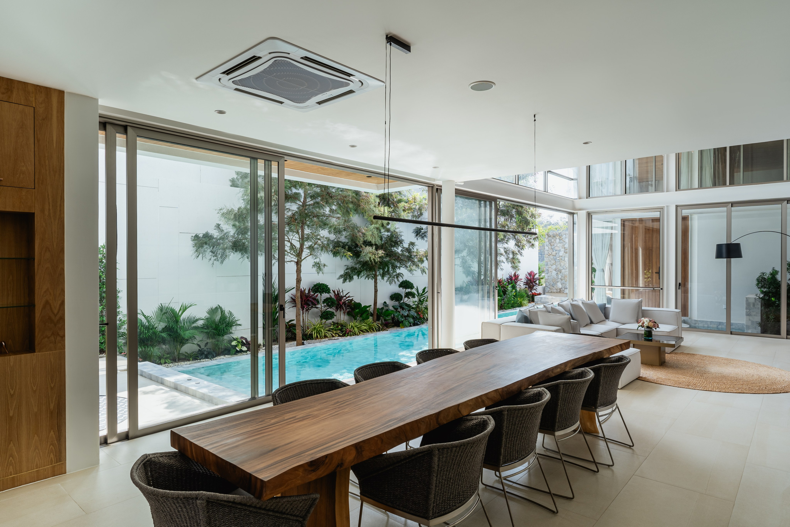 Interior real estate photography in Phuket — professional photos and videos. Yan Dolmatov — Photographer, Videographer, and Producer in Phuket
