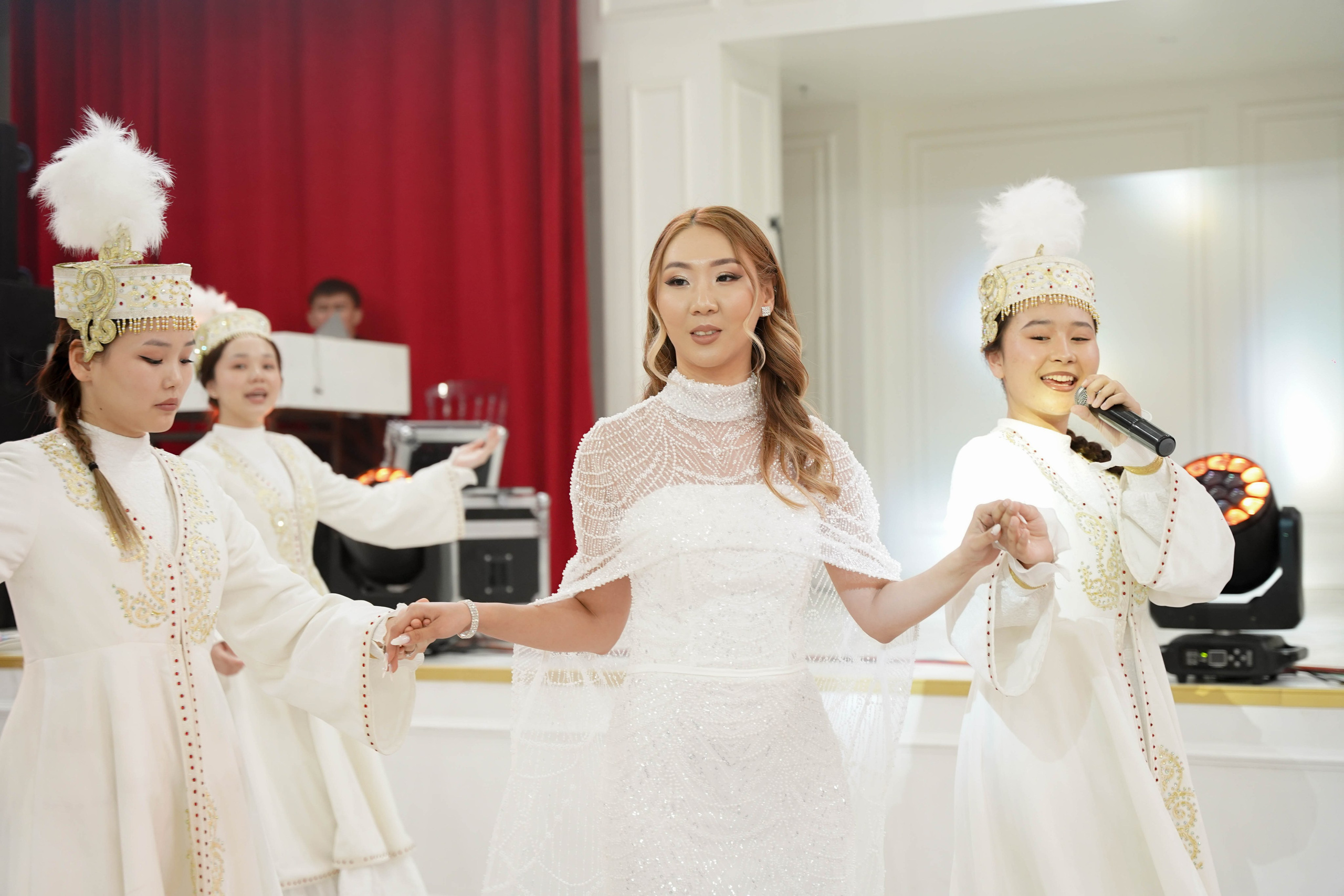 Dana uzatu. Фотограф Ернар Ержанов